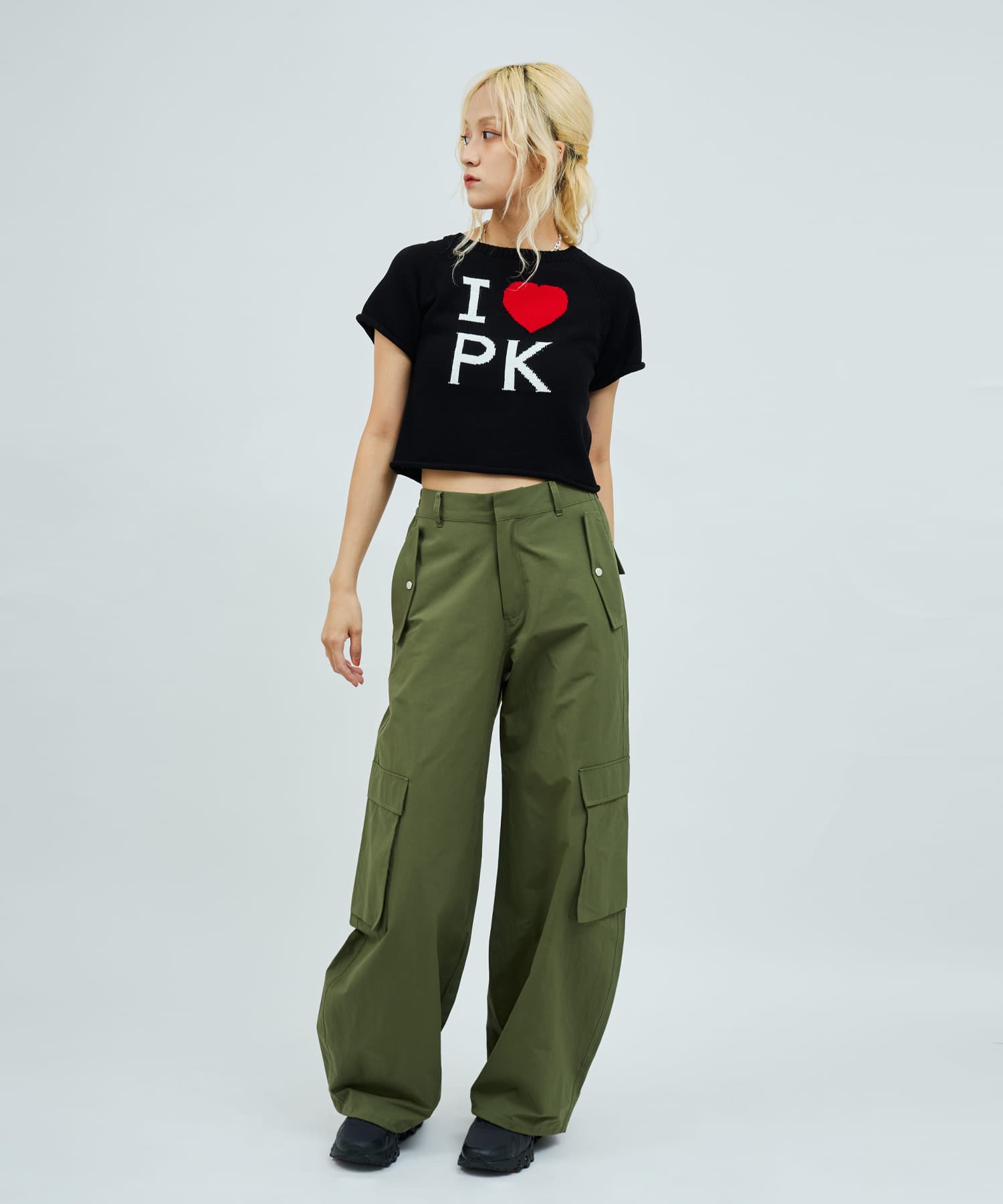 atmos pink Baggy Nylon Pants KHAKIの画像