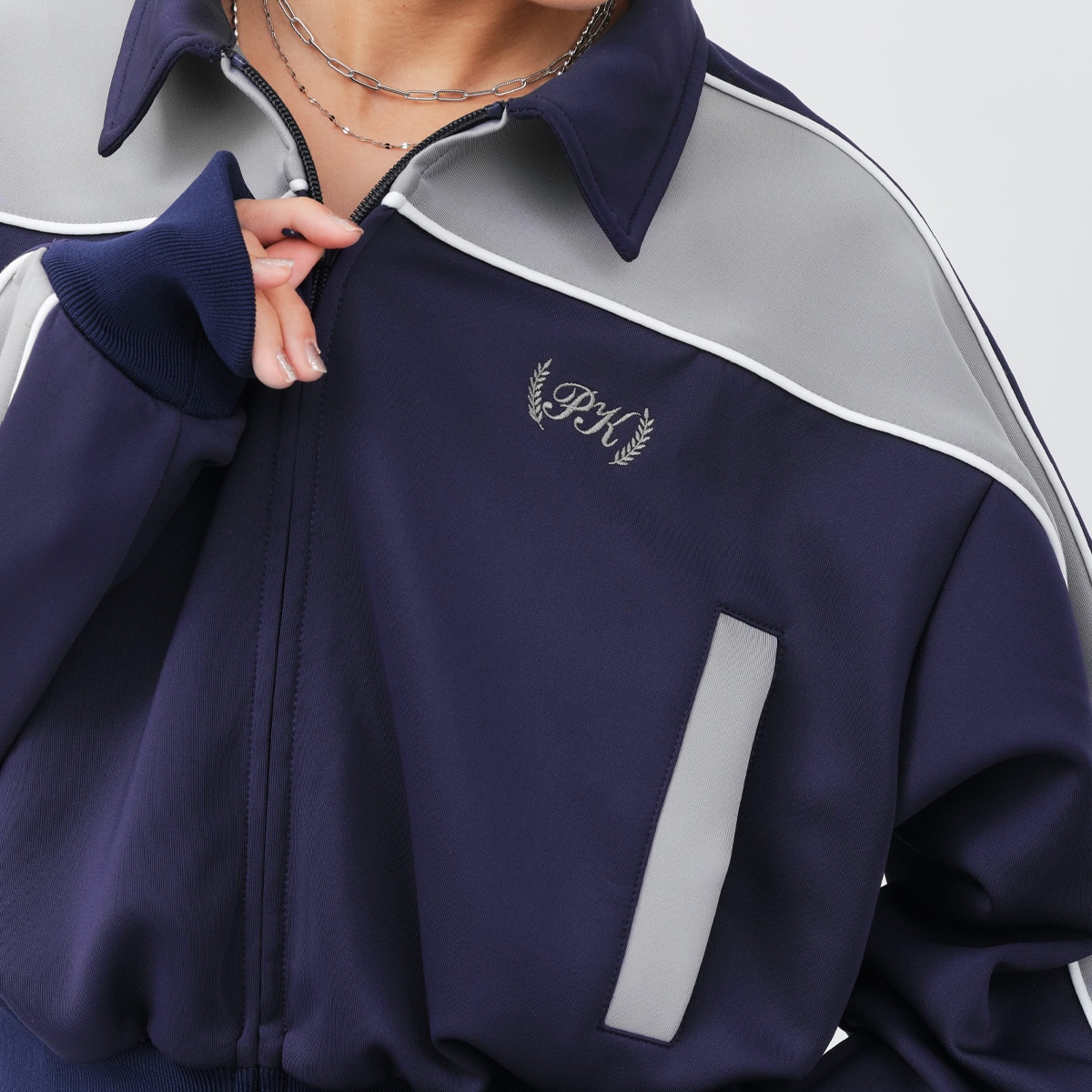 atmos pink Track Jacket NAVYの画像