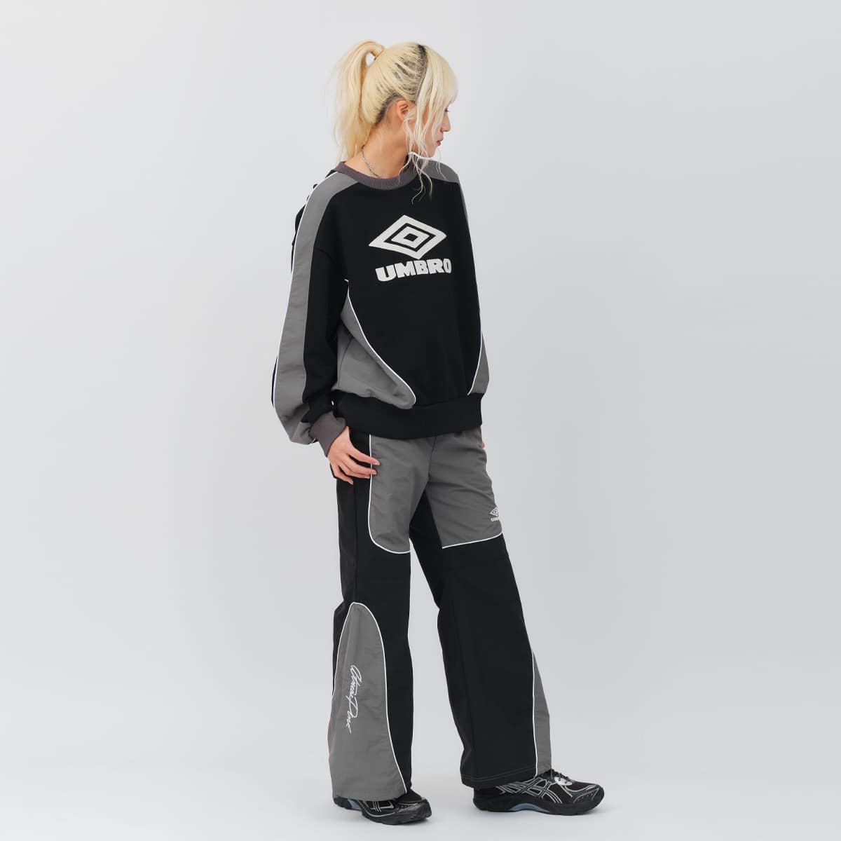 UMBRO × atmos pink Track Pants BLACKの画像