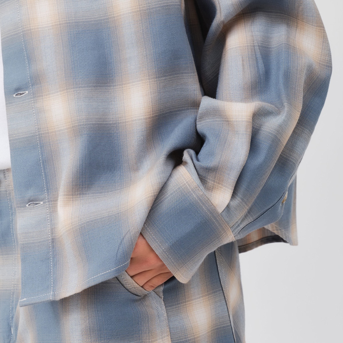atmos pink Ombre Check Shirt BLUEの画像
