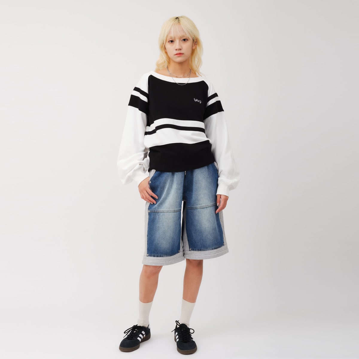 atmos pink Bell Sleeves Line Sweatshirt BLACKの画像