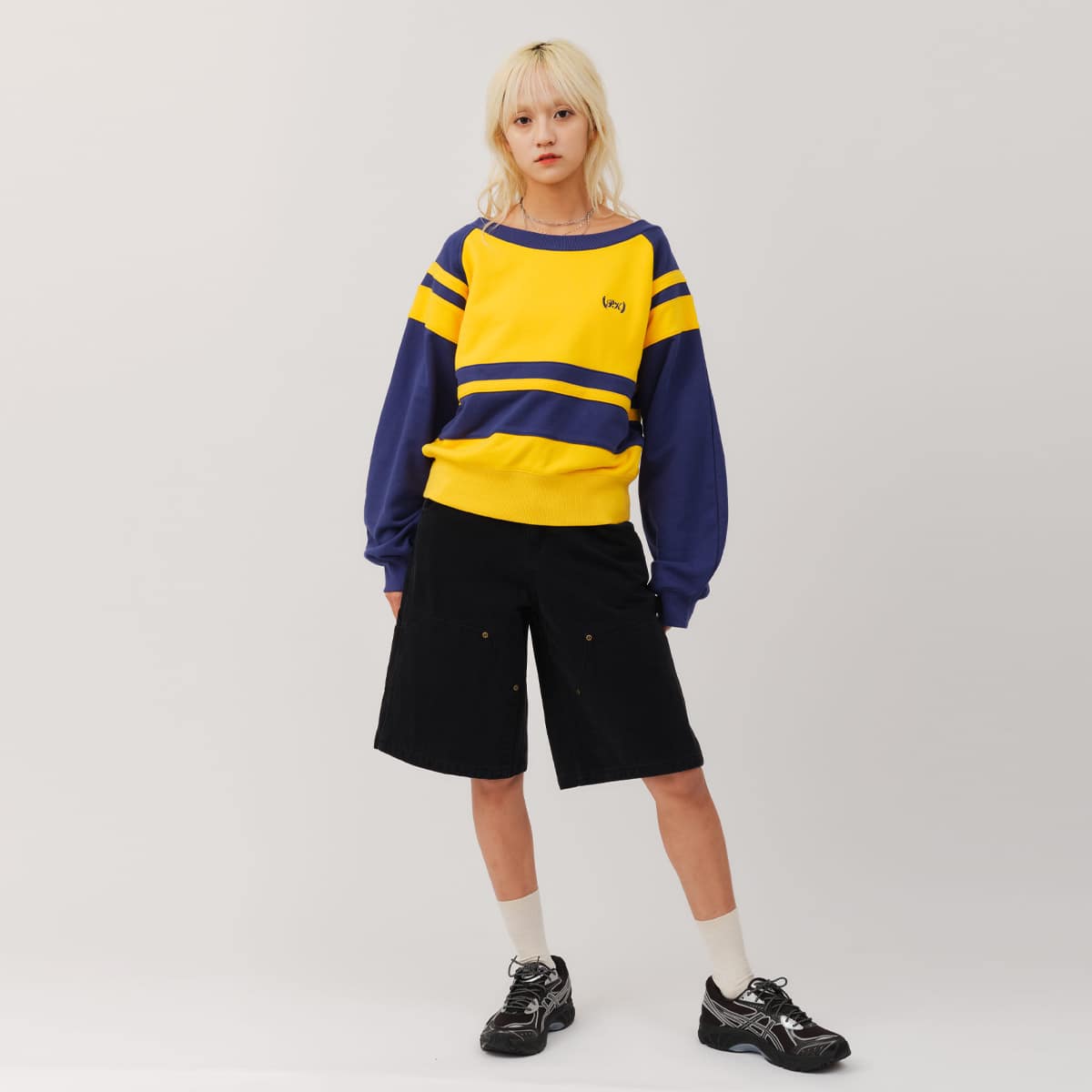 atmos pink Bell Sleeves Line Sweatshirt YELLOWの画像