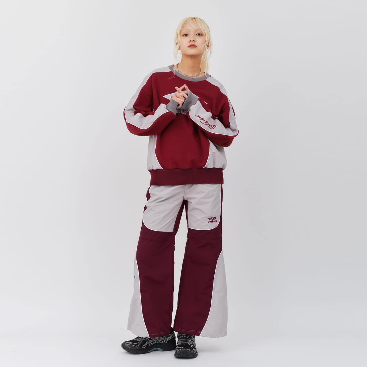 UMBRO × atmos pink Sweat Top BURGUNDYの画像