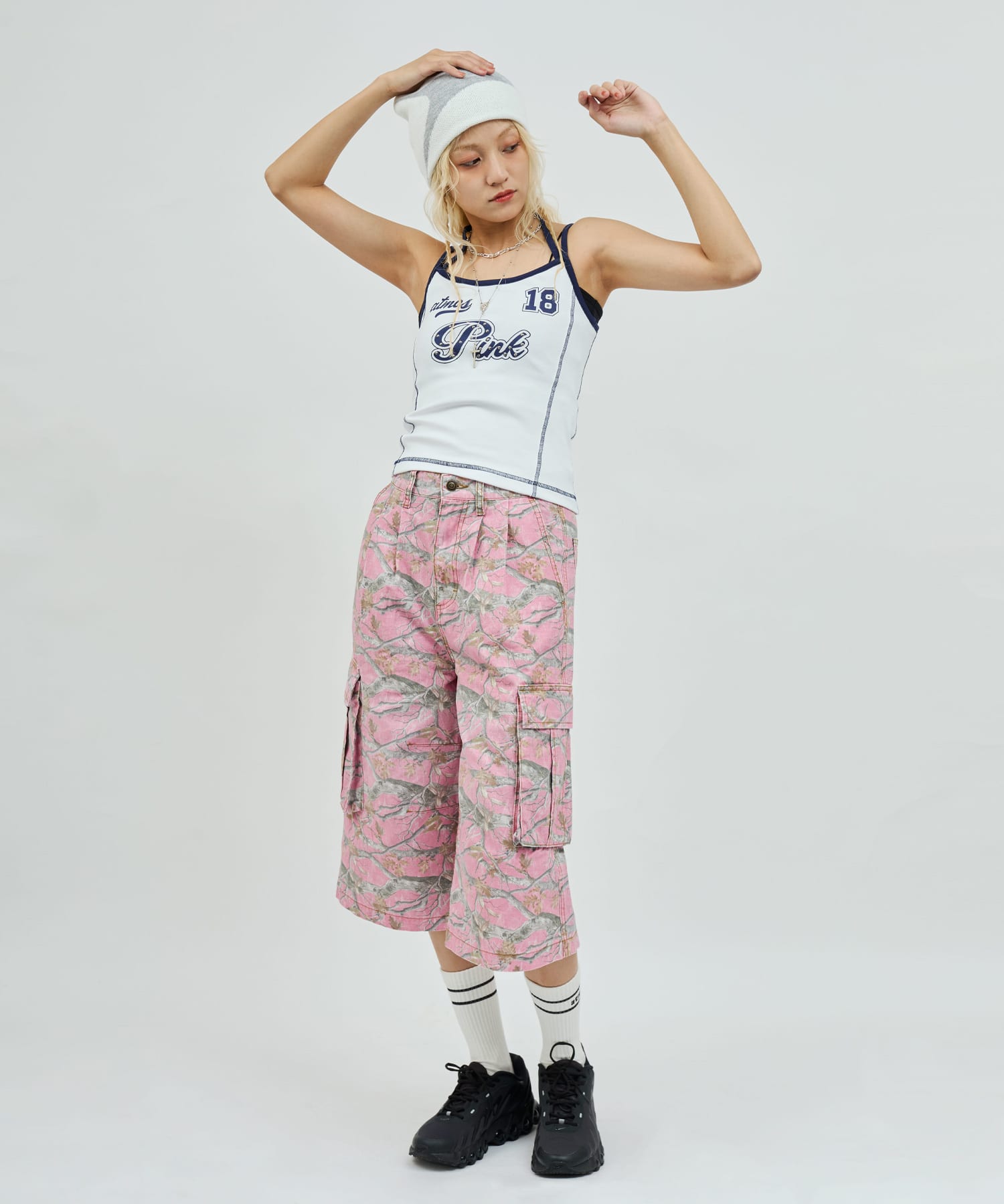 atmos pink Halter Neck Camisole WHITEの画像