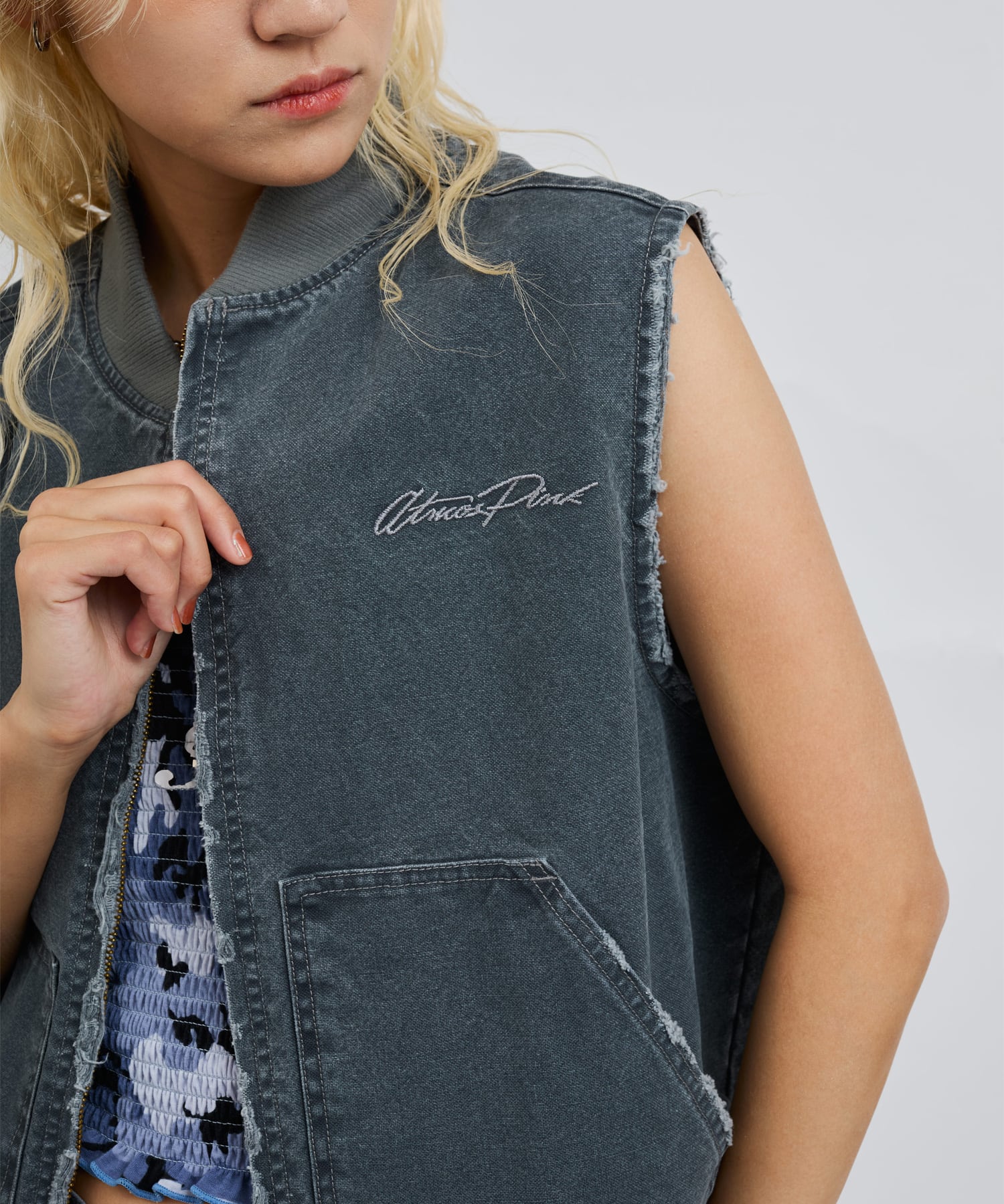 atmos pink Vintage Finish Vest GRAYの画像
