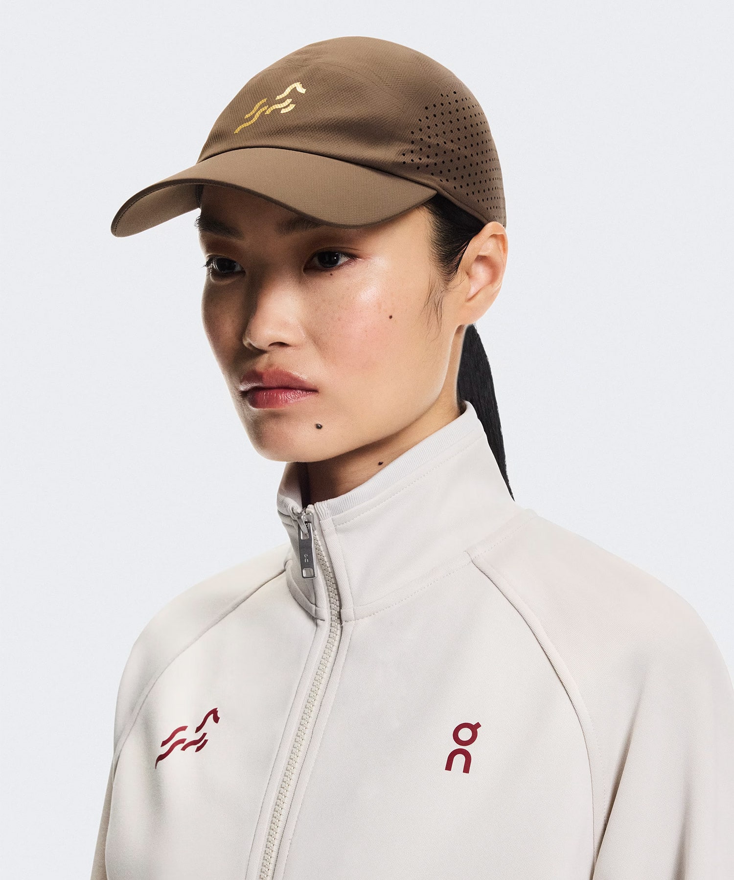 On Lightweight Cap 1 U Year of the Horse Grizzlyの画像