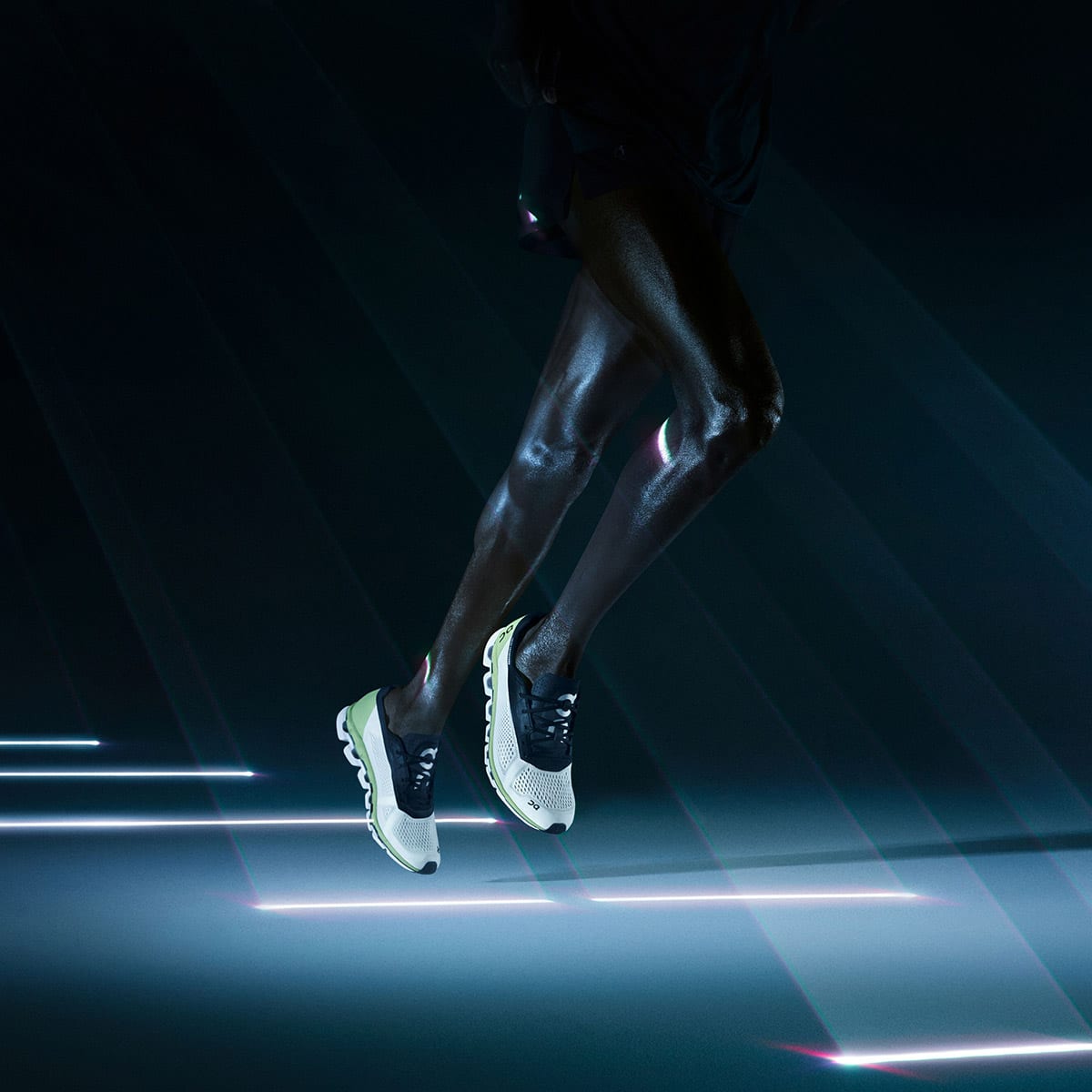 On CLOUDBOOM WHITE/BLACKの画像