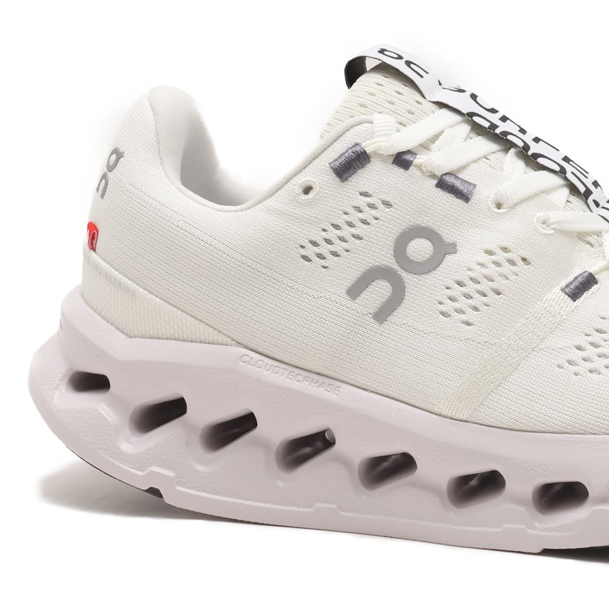 On Cloudsurfer 1 White | Frost の画像