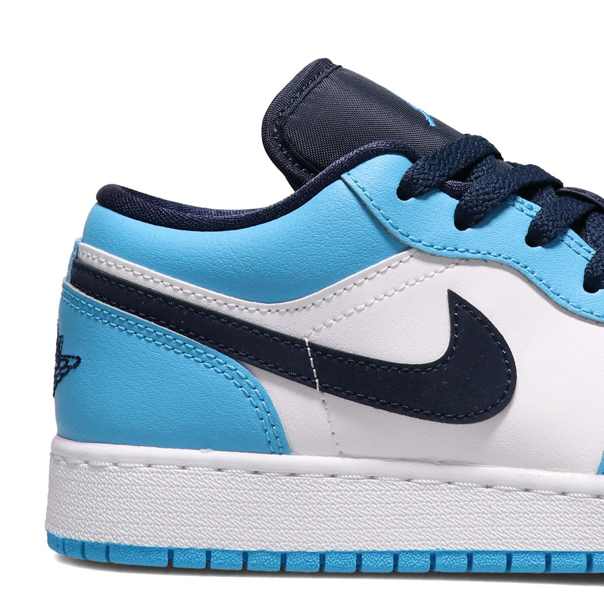 JORDAN BRAND AIR JORDAN 1 LOW (GS) WHITE/DK POWDER BLUE-OBSIDIAN 21FA-Iの画像