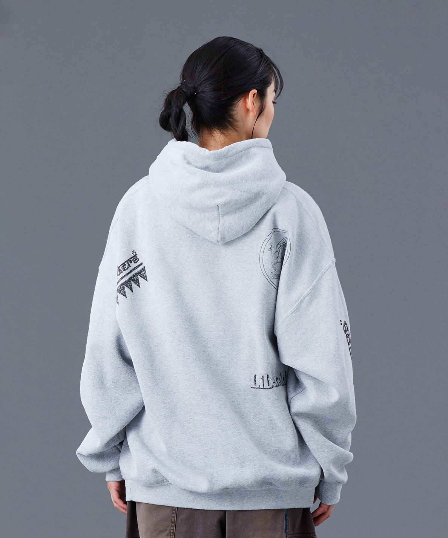 LIBERAIDERS HANDWRITING PRINT HOODIE GRAYの画像