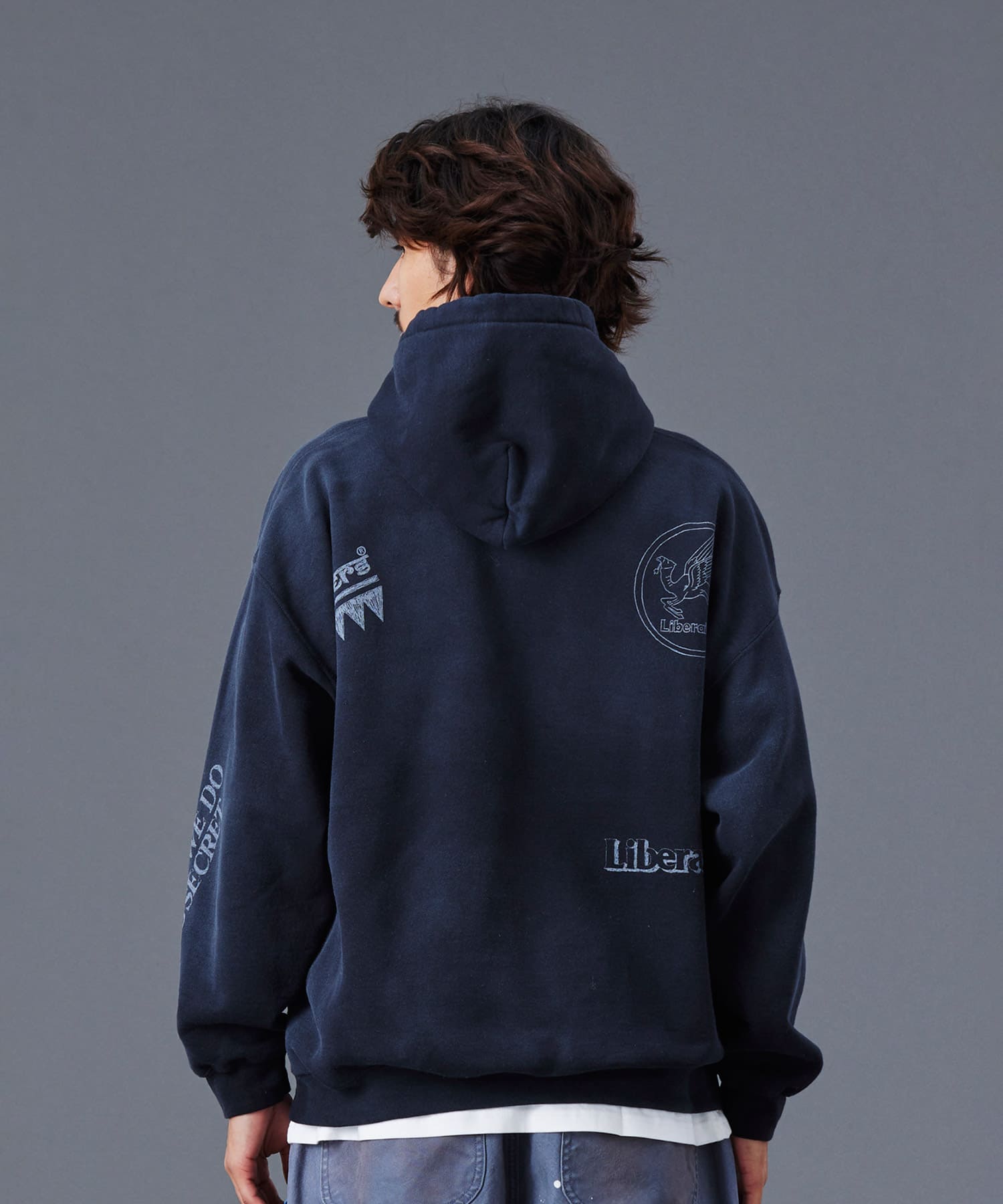 LIBERAIDERS HANDWRITING PRINT HOODIE BLACKの画像