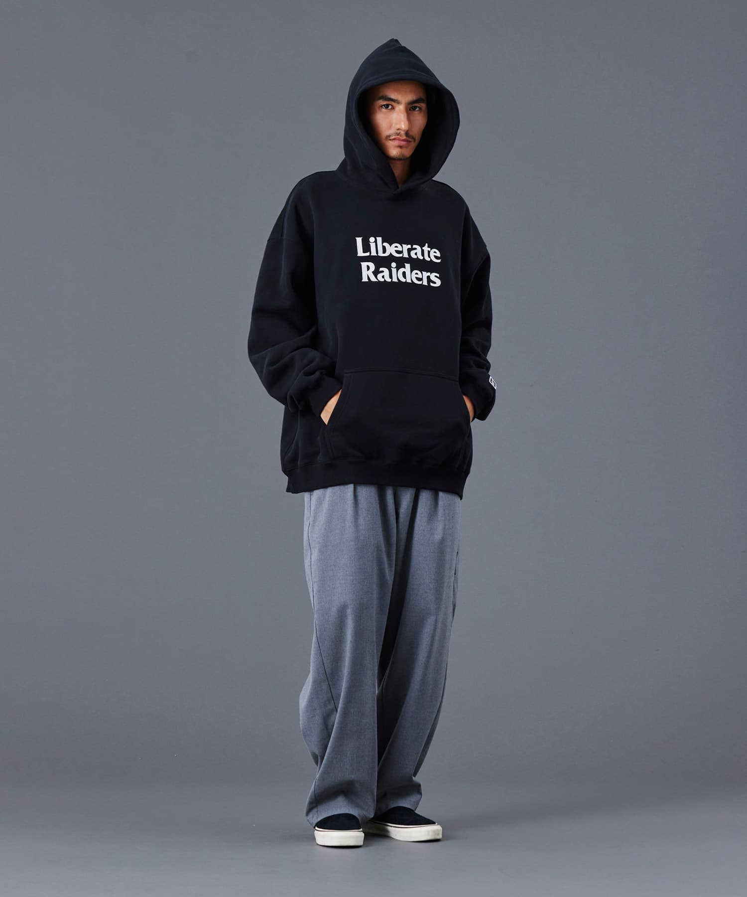 LIBERAIDERS LR EMBROIDERY HOODIE BLACKの画像