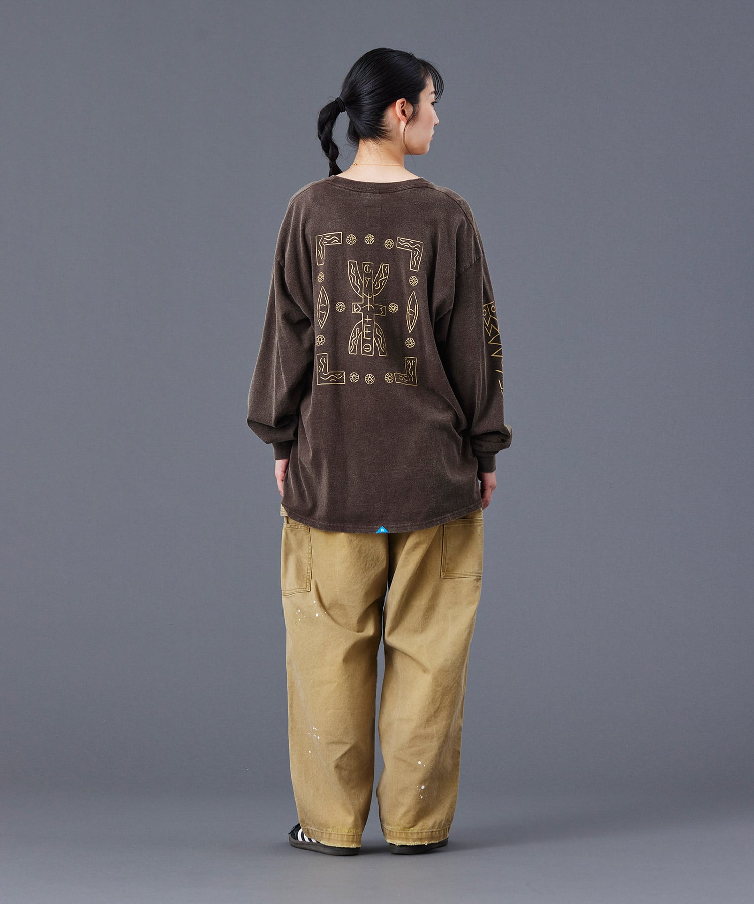 LIBERAIDERS TIFINAGH LOGO L/S TEE BROWNの画像