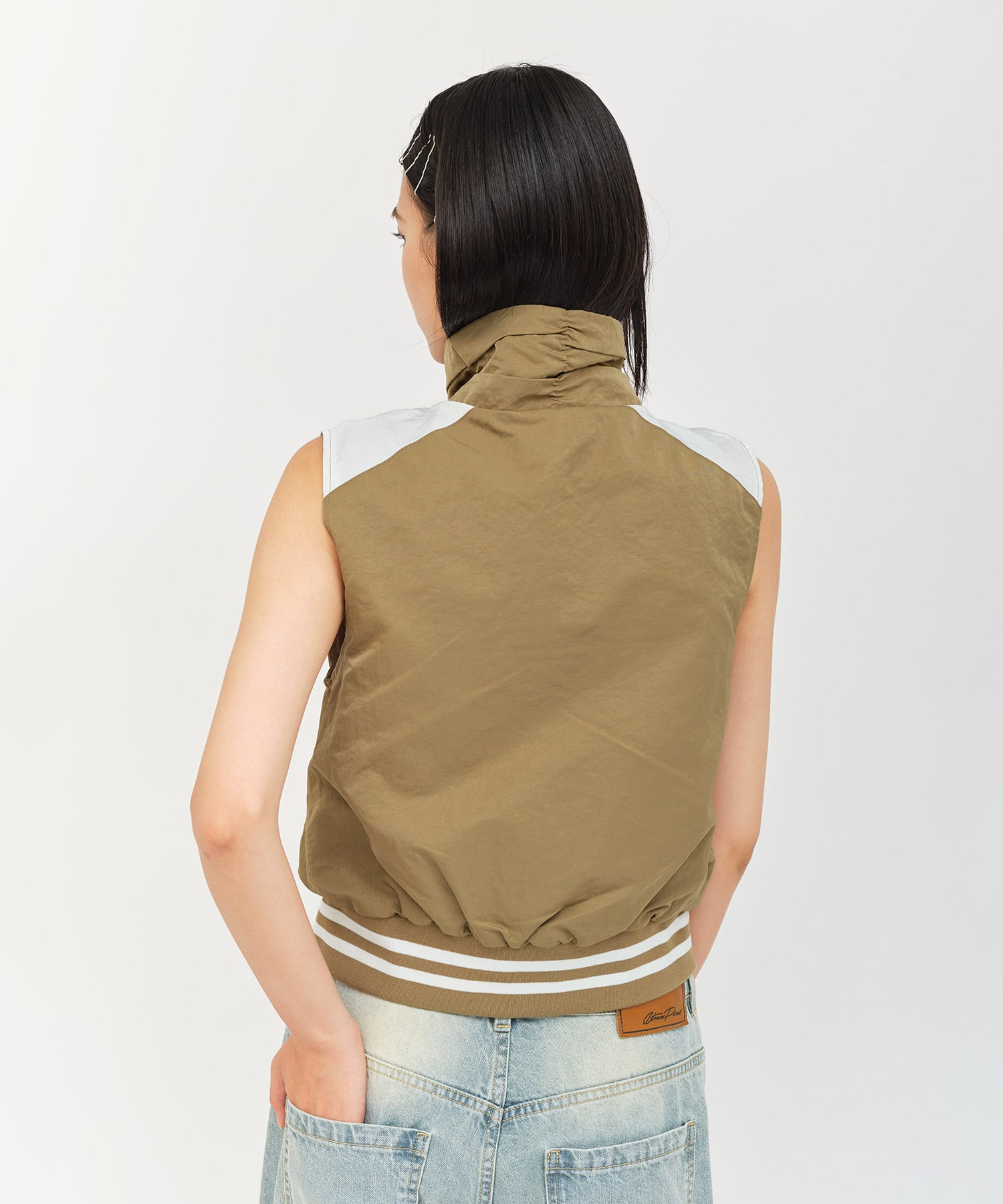 atmos pink Varsity Vest BEIGEの画像