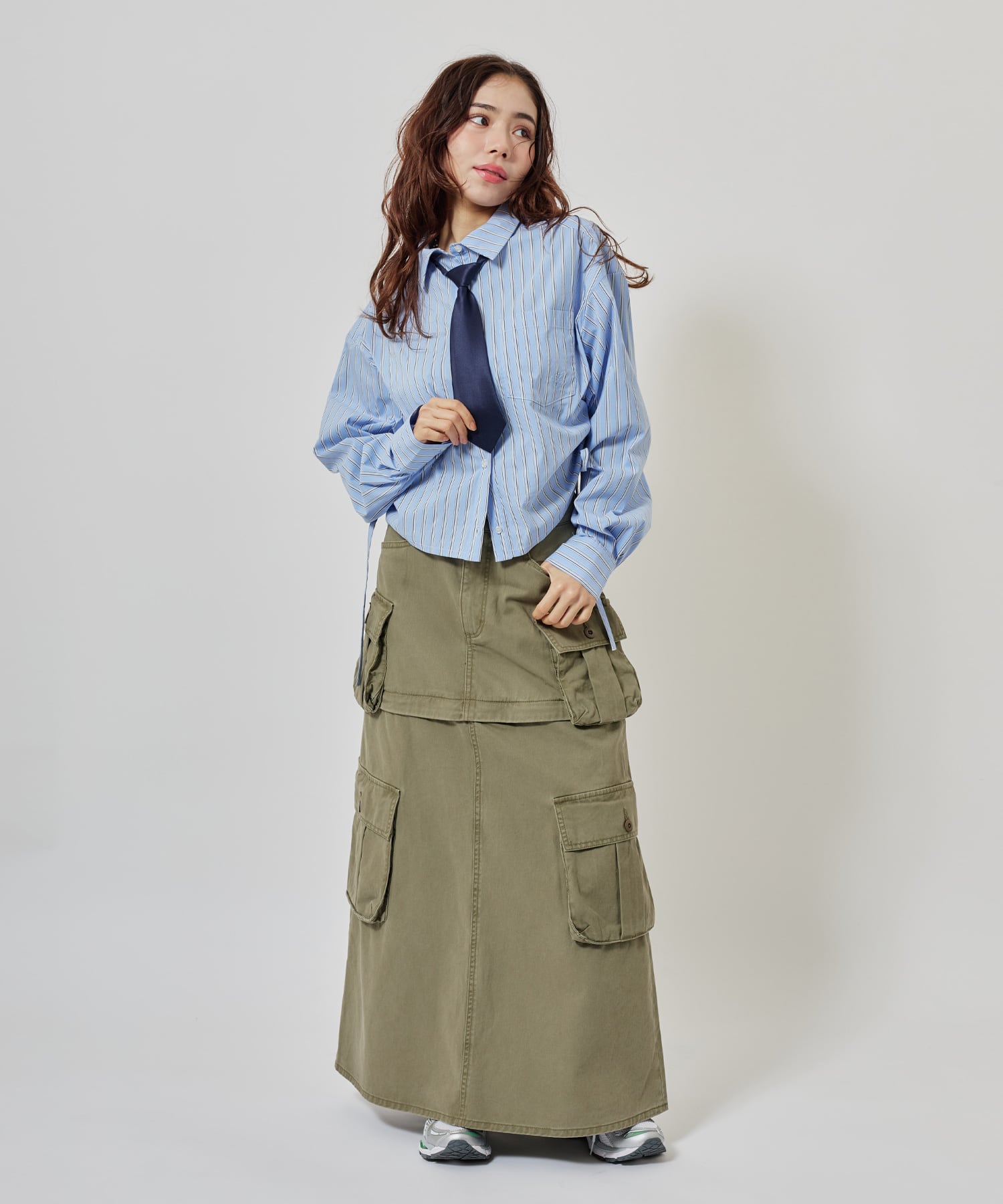 atmos pink Shirring Cropped Shirt SAXの画像