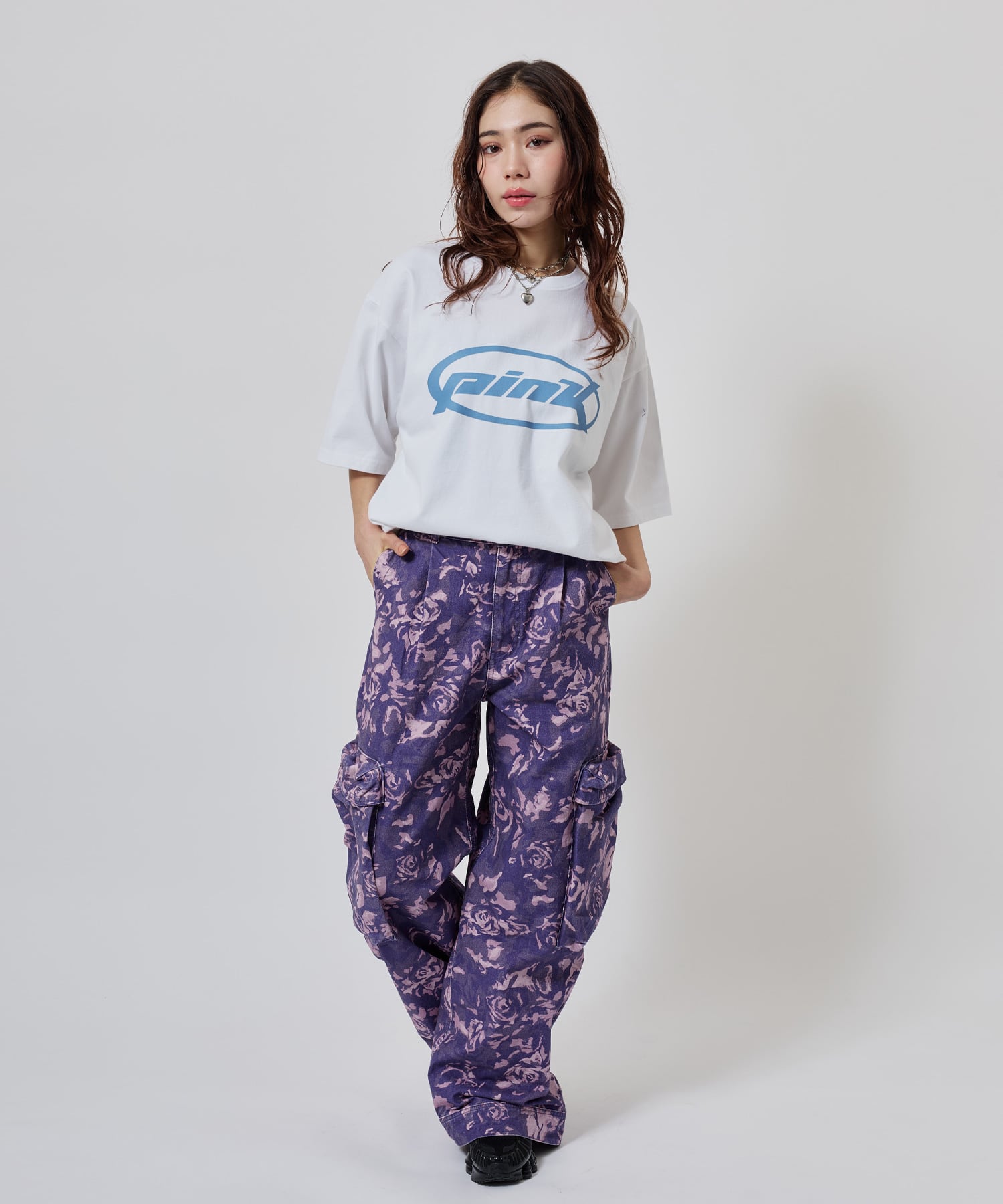 atmos pink Oval Logo T-shirt WHITEの画像