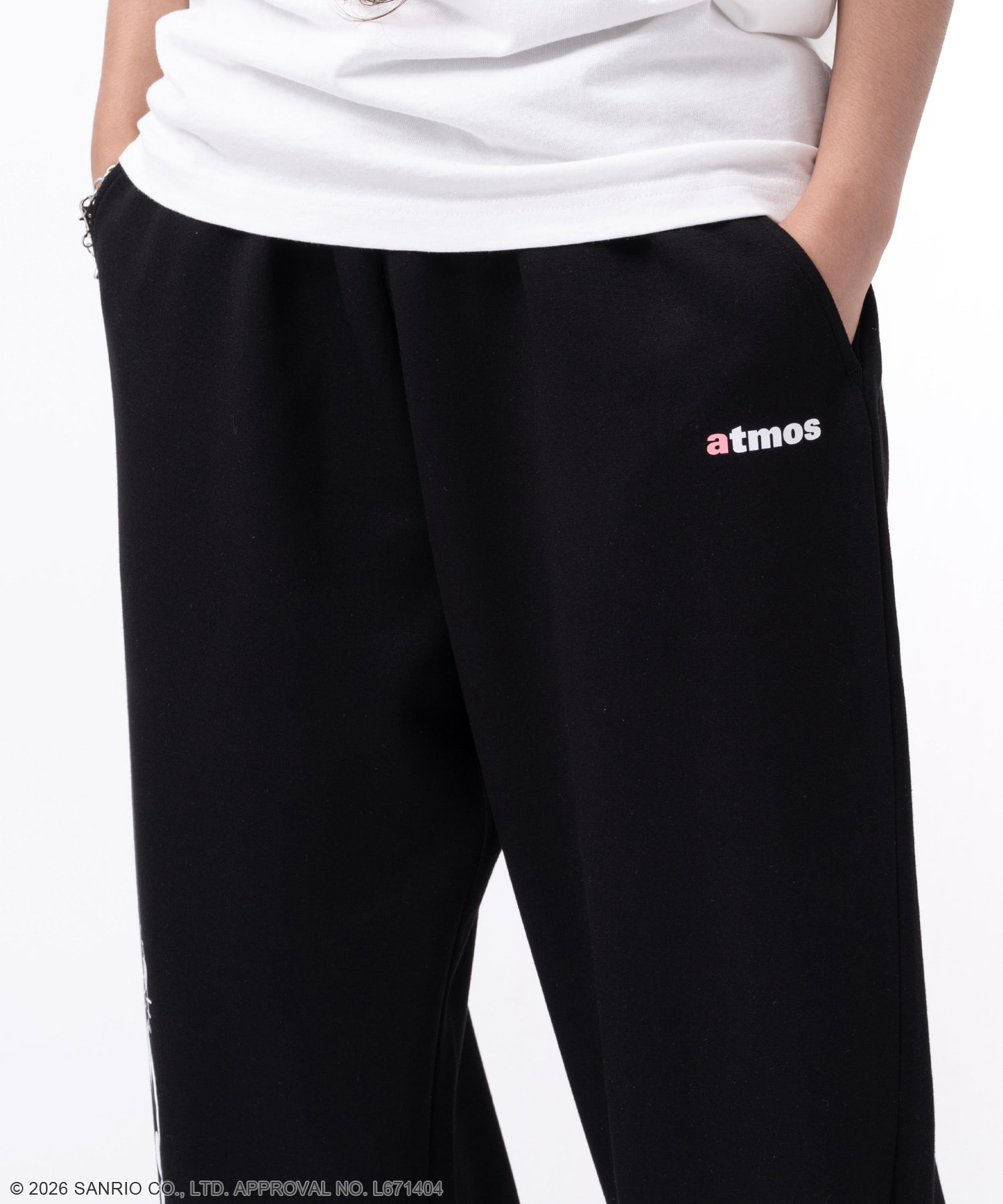 atmos pink x HELLO KITTY Sweat Pants BLACKの画像