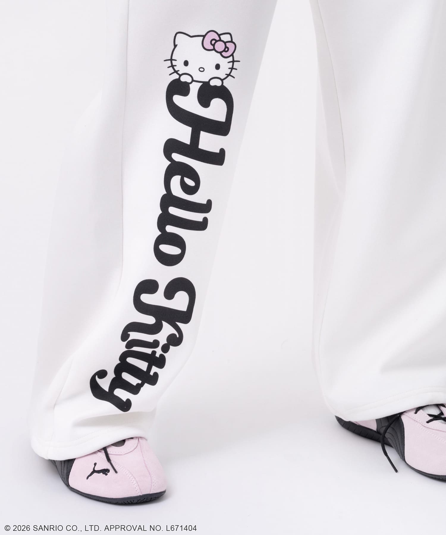 atmos pink x HELLO KITTY Sweat Pants WHITEの画像