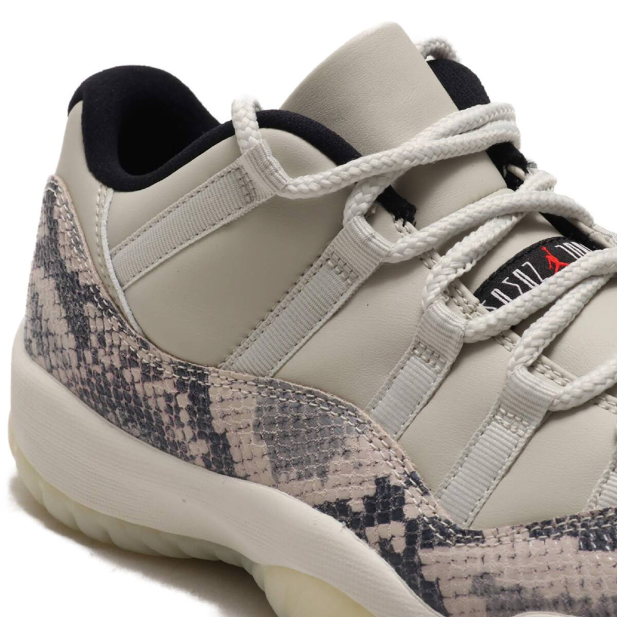 NIKE AIR JORDAN 11 RETRO LOW LE