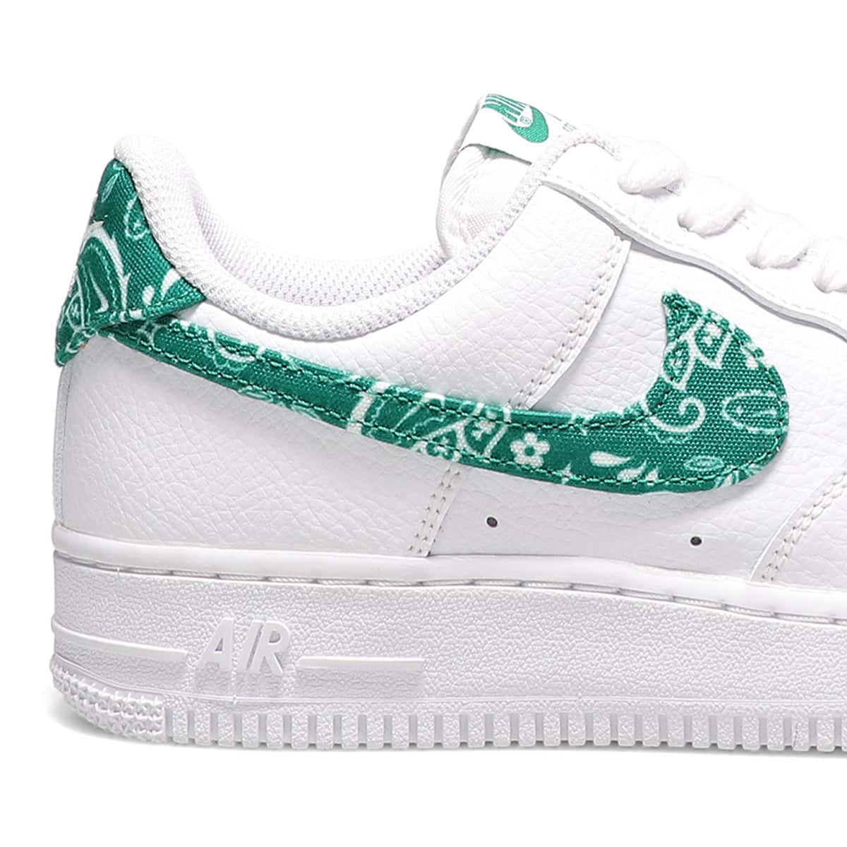 NIKE W AIR FORCE 1 '07 ESS WHITE/MALACHITE-WHITE-WHITE 22SP NIKE W AIR FORCE 1 '07 ESS WHITE/MALACHITE-WHITE-WHITE 22SP