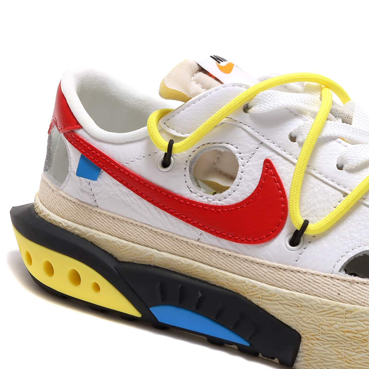 NIKE BLAZER LOW '77 / OW WHITE/UNIVERSITY RED-OPTI YELLOW-FOSSIL