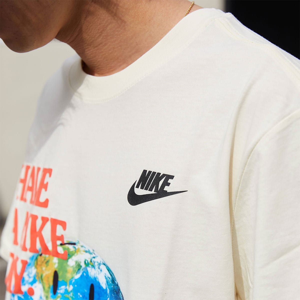 NIKE AS M NSW ESS+ STMT 1 TEE COCONUT MILK 22SU-Iの画像