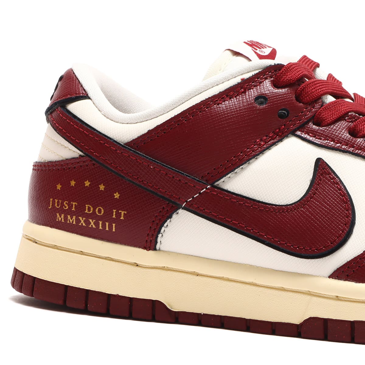 NIKE W DUNK LOW SE SAIL/TEAM RED-BLACK-MUSLIN 23SP-I