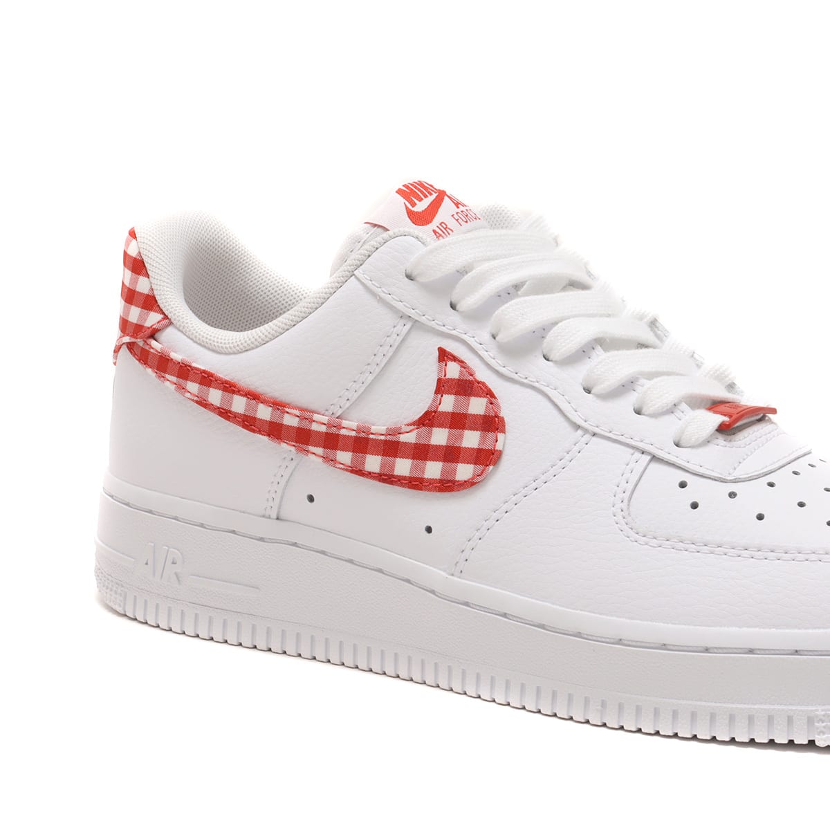 NIKE WMNS AIR FORCE 1 '07 ESS TREND WHITE/MYSTIC RED 23FA-I