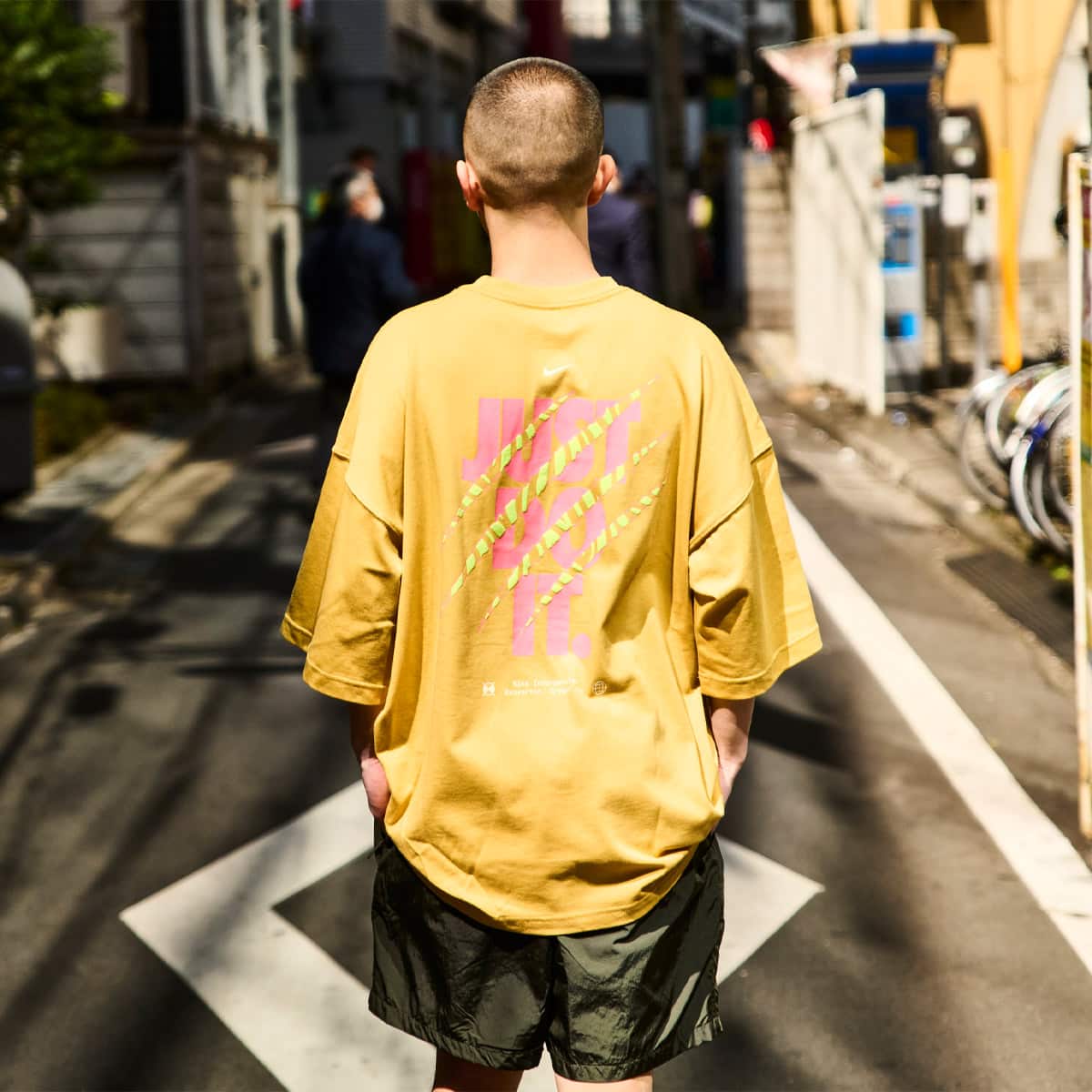 NIKE AS M NSW TEE OS BRANDRIFFS LBR WHEAT GOLD 23SU-Iの画像