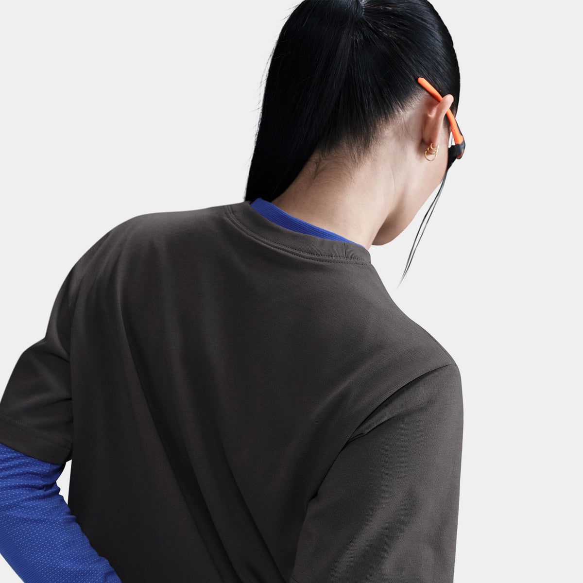 NIKE AS W NSW ACG TEE SP25 ANTHRACITEの画像