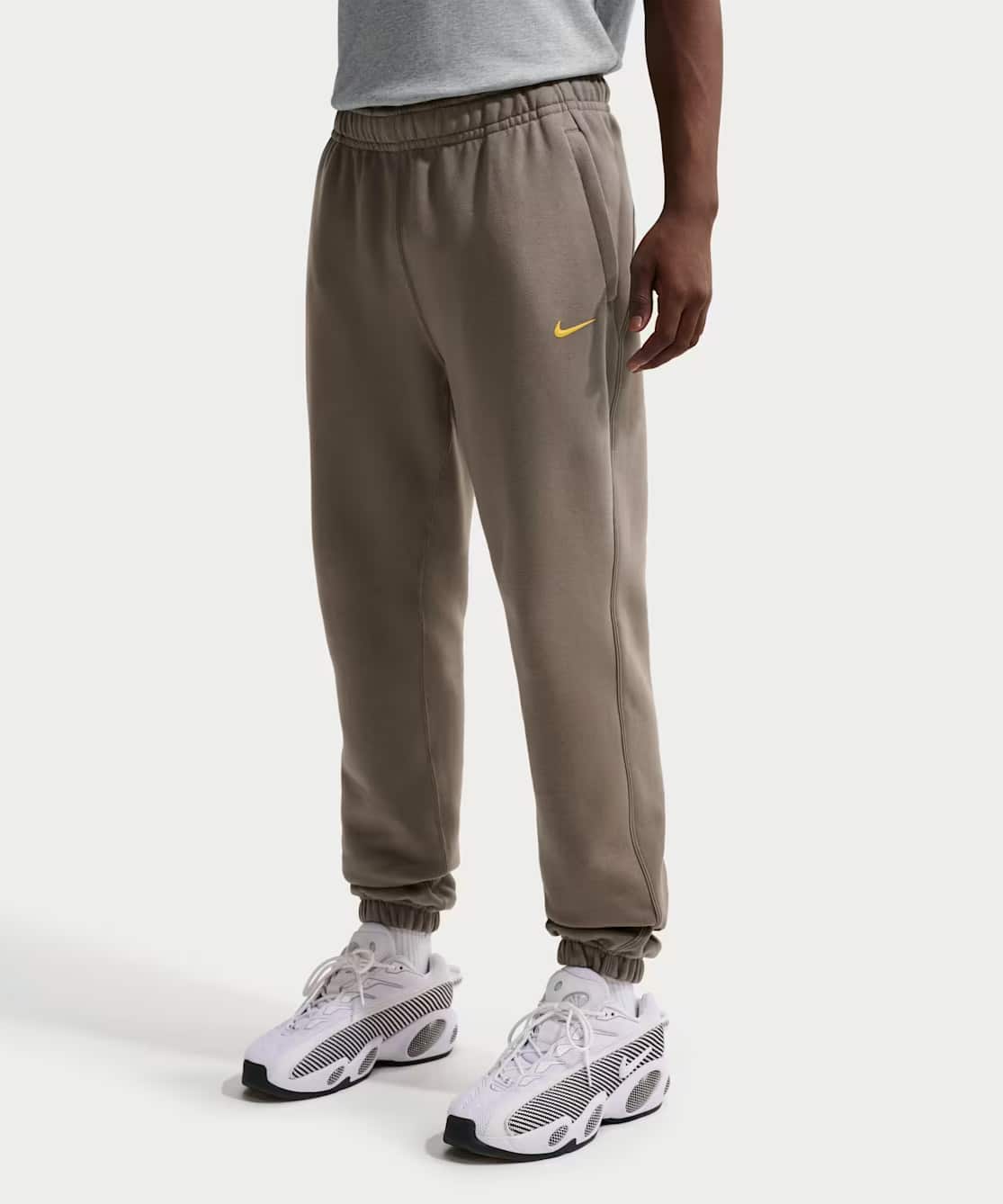 NIKE AS M NRG NOCTA CS PANT FLC OLIVE GREY/YELLOW OCHREの画像