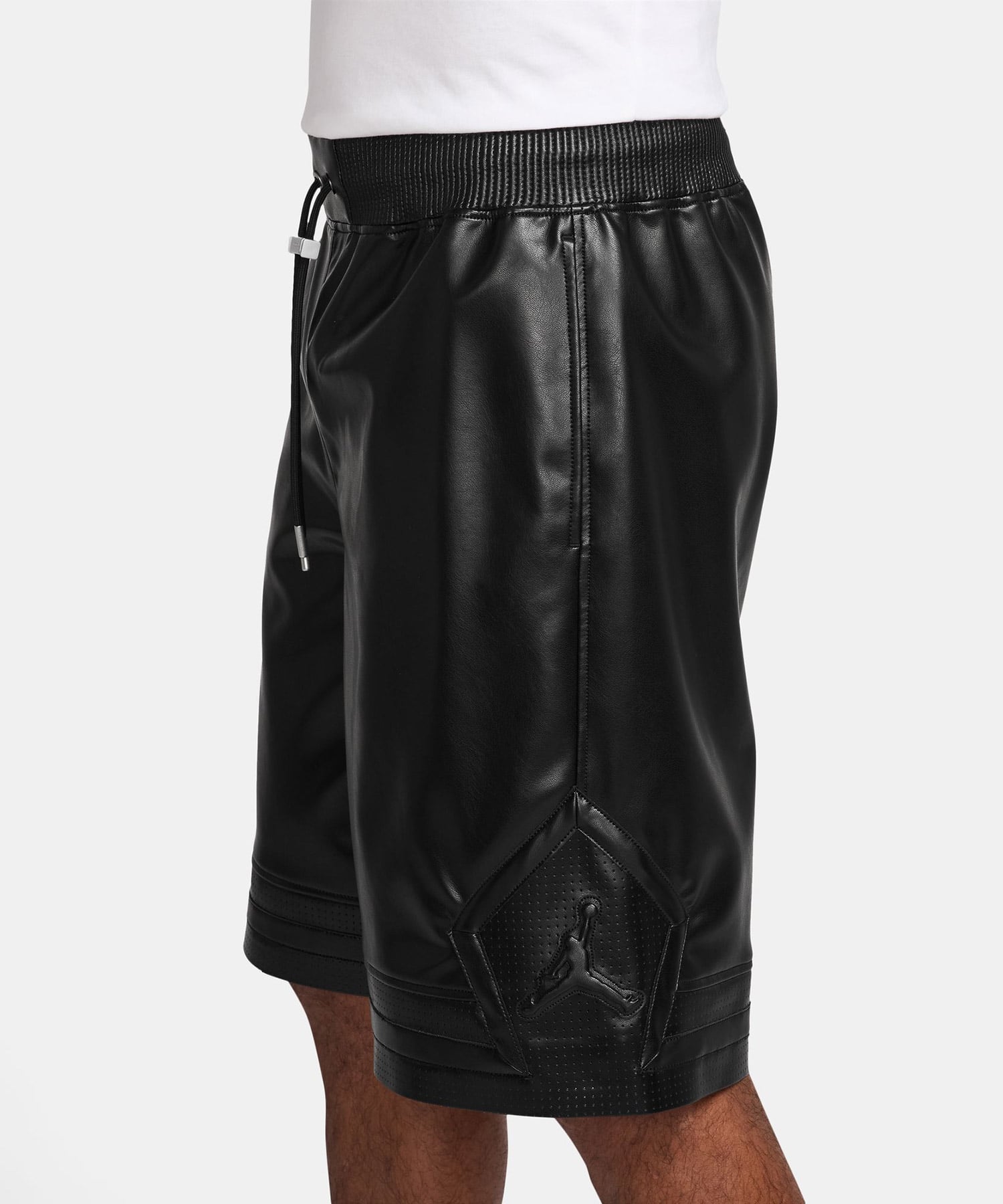 JORDAN BRAND M J AIR JDN VGN LTHR SHORT BLACKの画像
