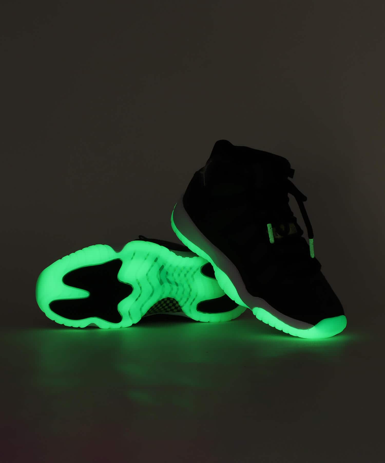 JORDAN BRAND AIR JORDAN 11 RETRO (GS) BLACK/BARELY VOLT-DARK RAISIN-WHITEの画像