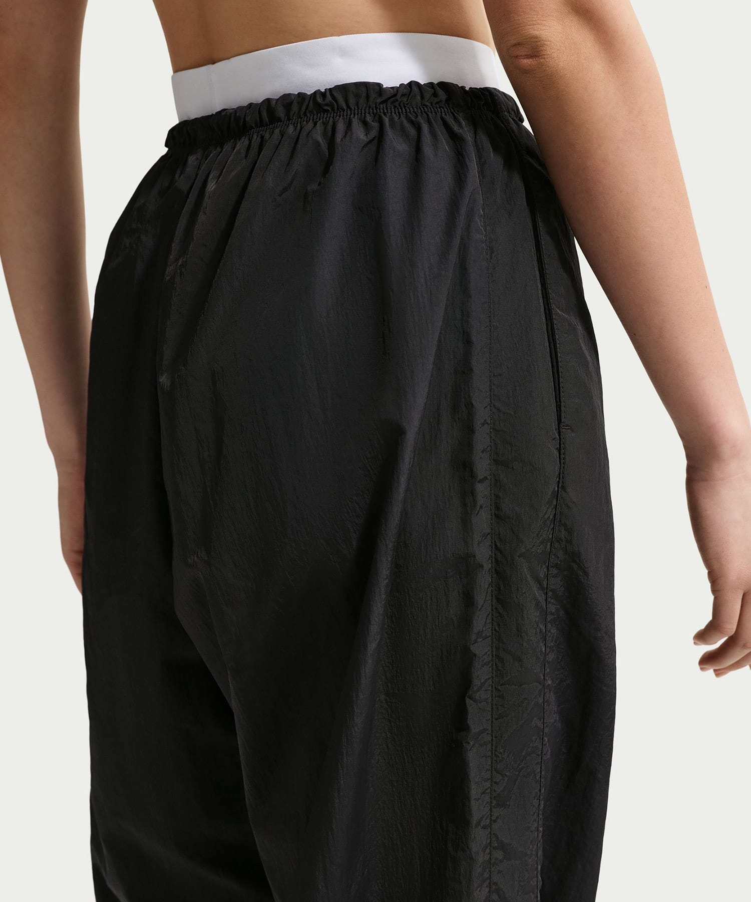 NIKE AS W NSW PARACHUTE HR PANT BLACKの画像