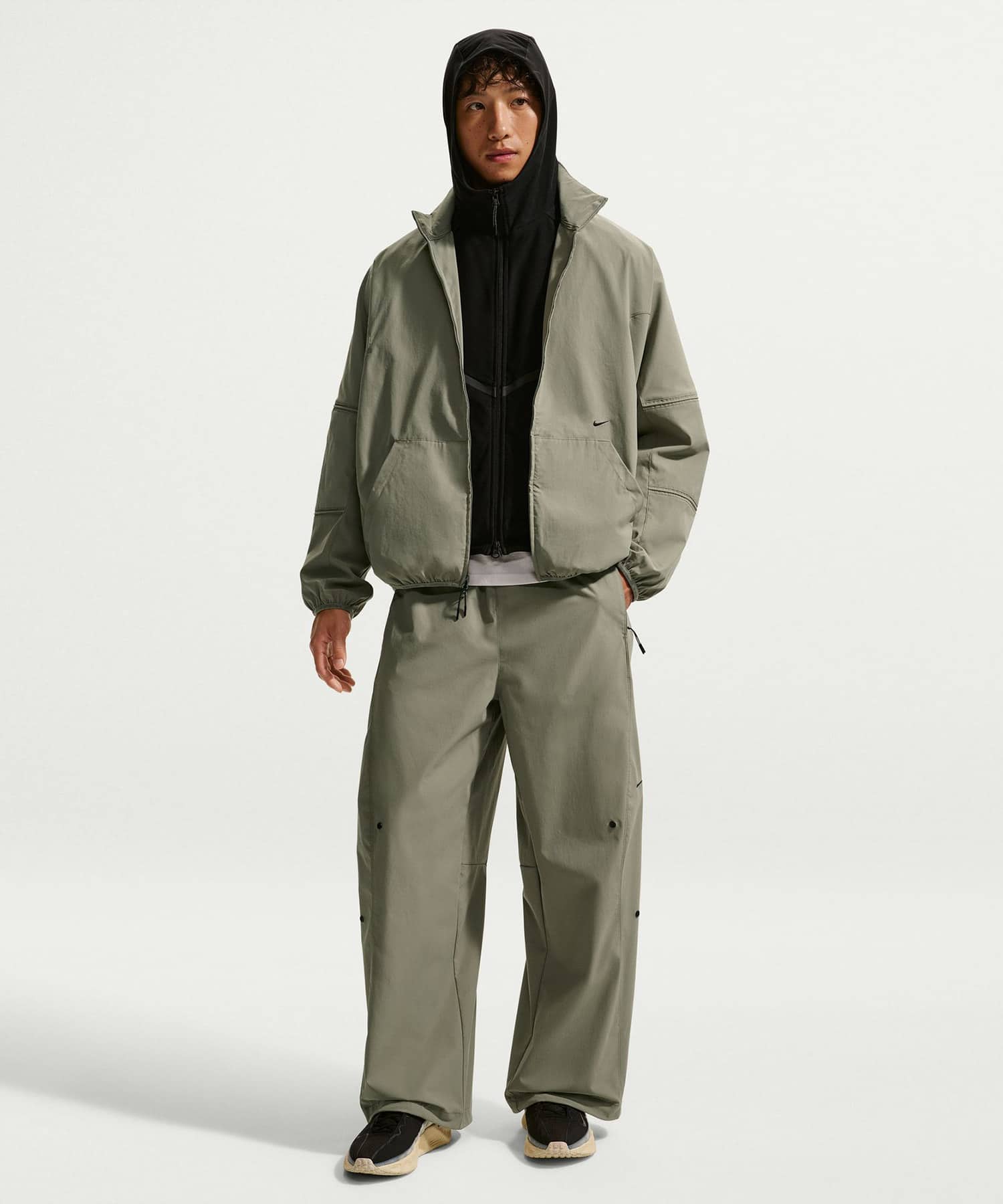 NIKE AS M NK UV TECH HELIOS SUN PNT GRAYの画像