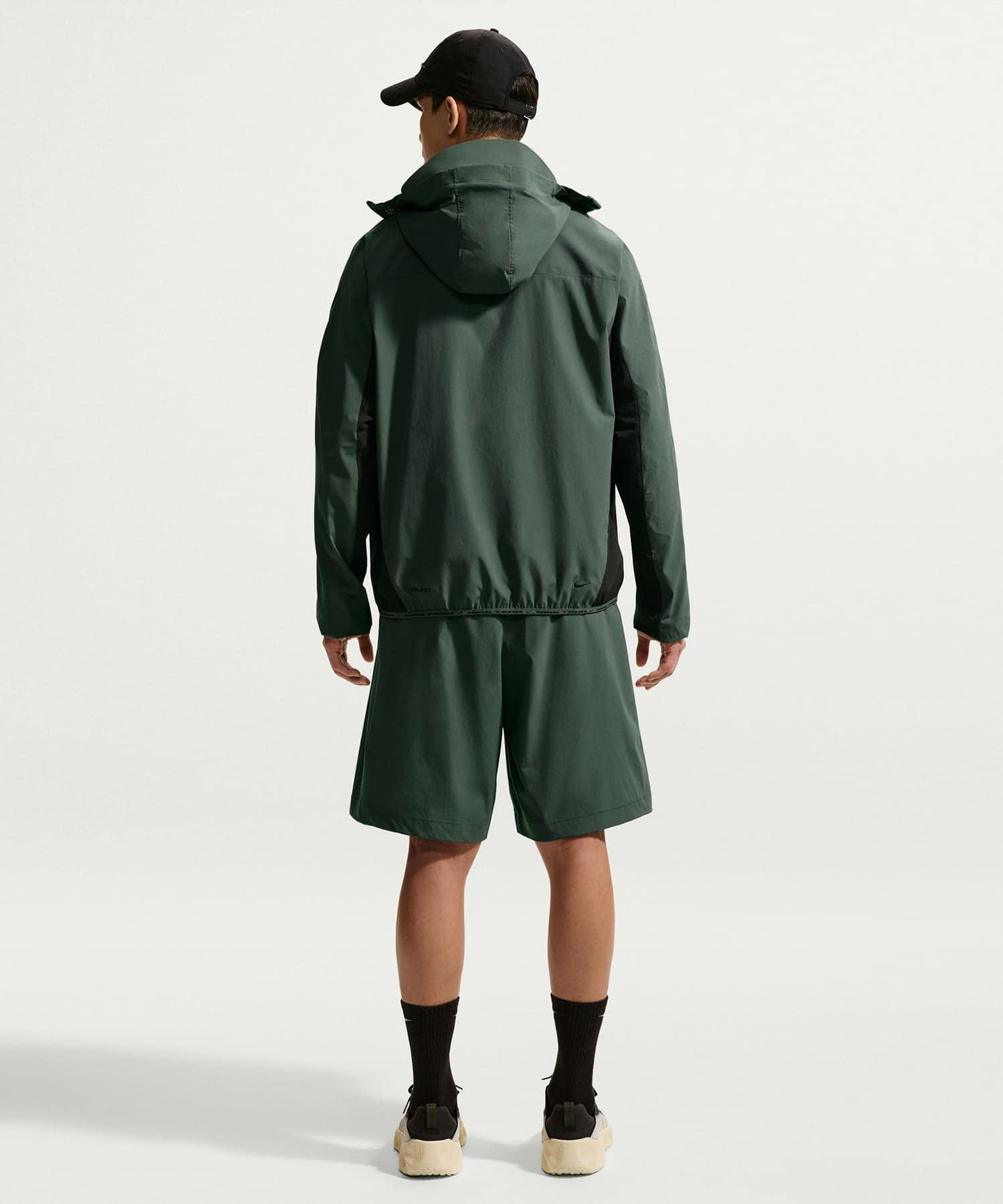 NIKE AS M NK UV TECH HELIOS SUN SHORT GREENの画像