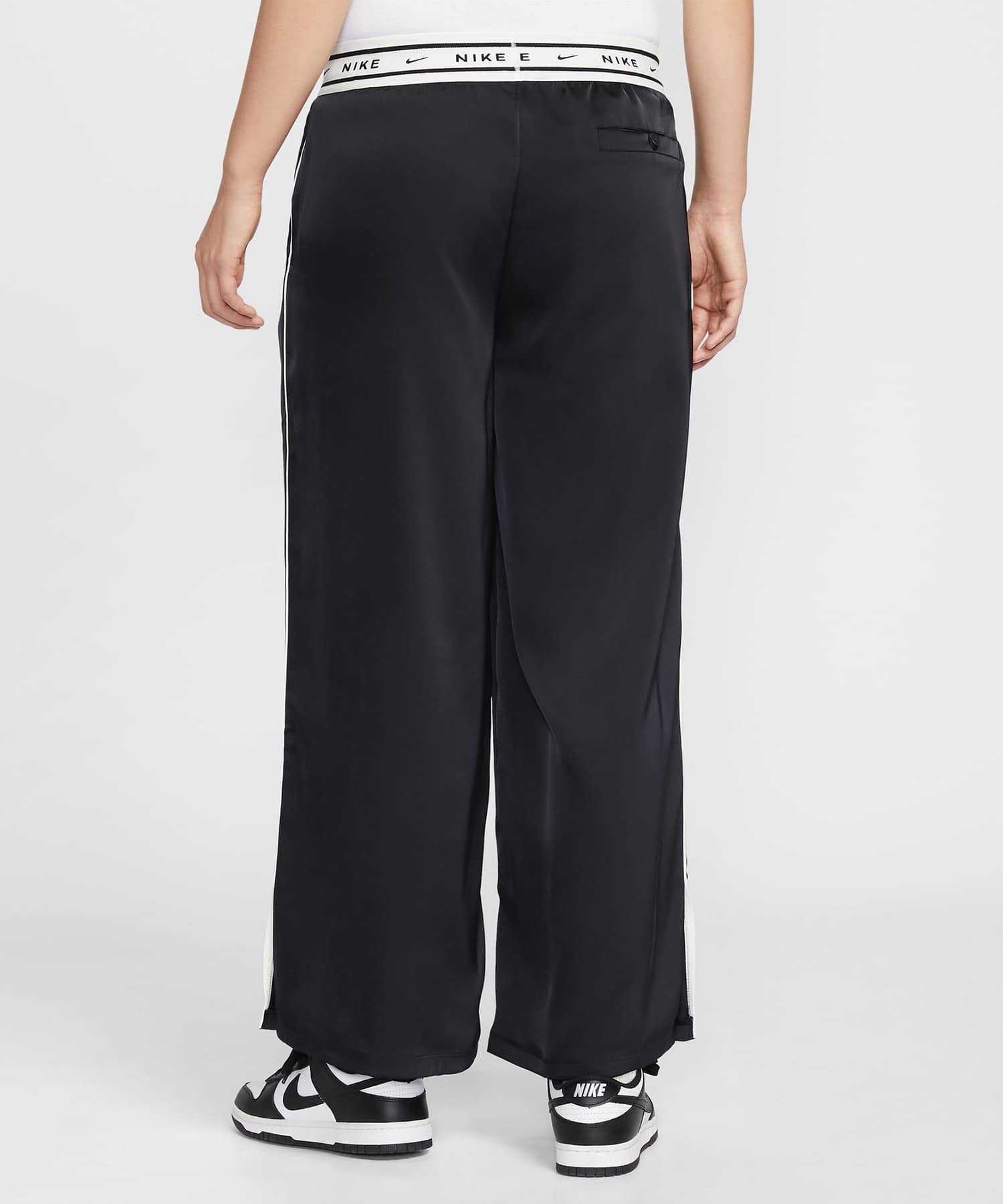 NIKE AS W NSW OFFLN WVN STN PANT BLACKの画像