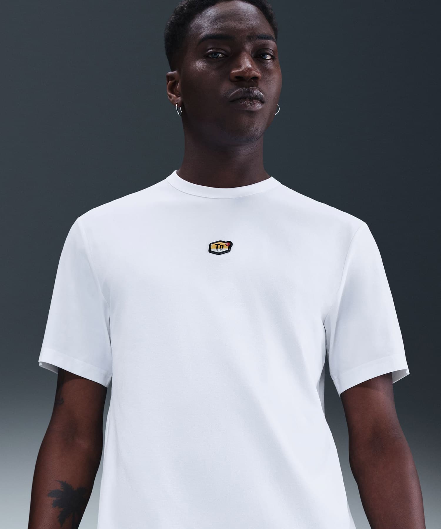 NIKE M NSW TN TEE WHITE/BLUE CHILLの画像