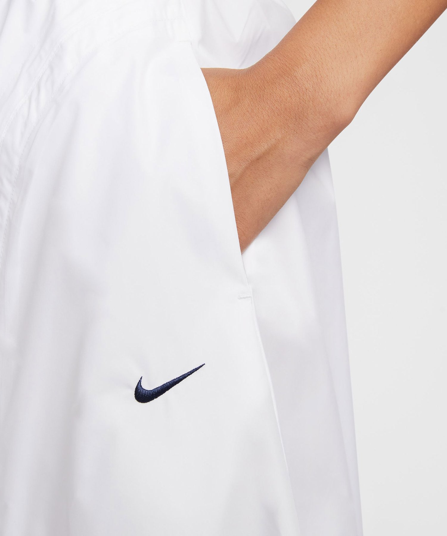 NIKE AS W NSW RCHED WVN SKIRT GCEL WHITEの画像