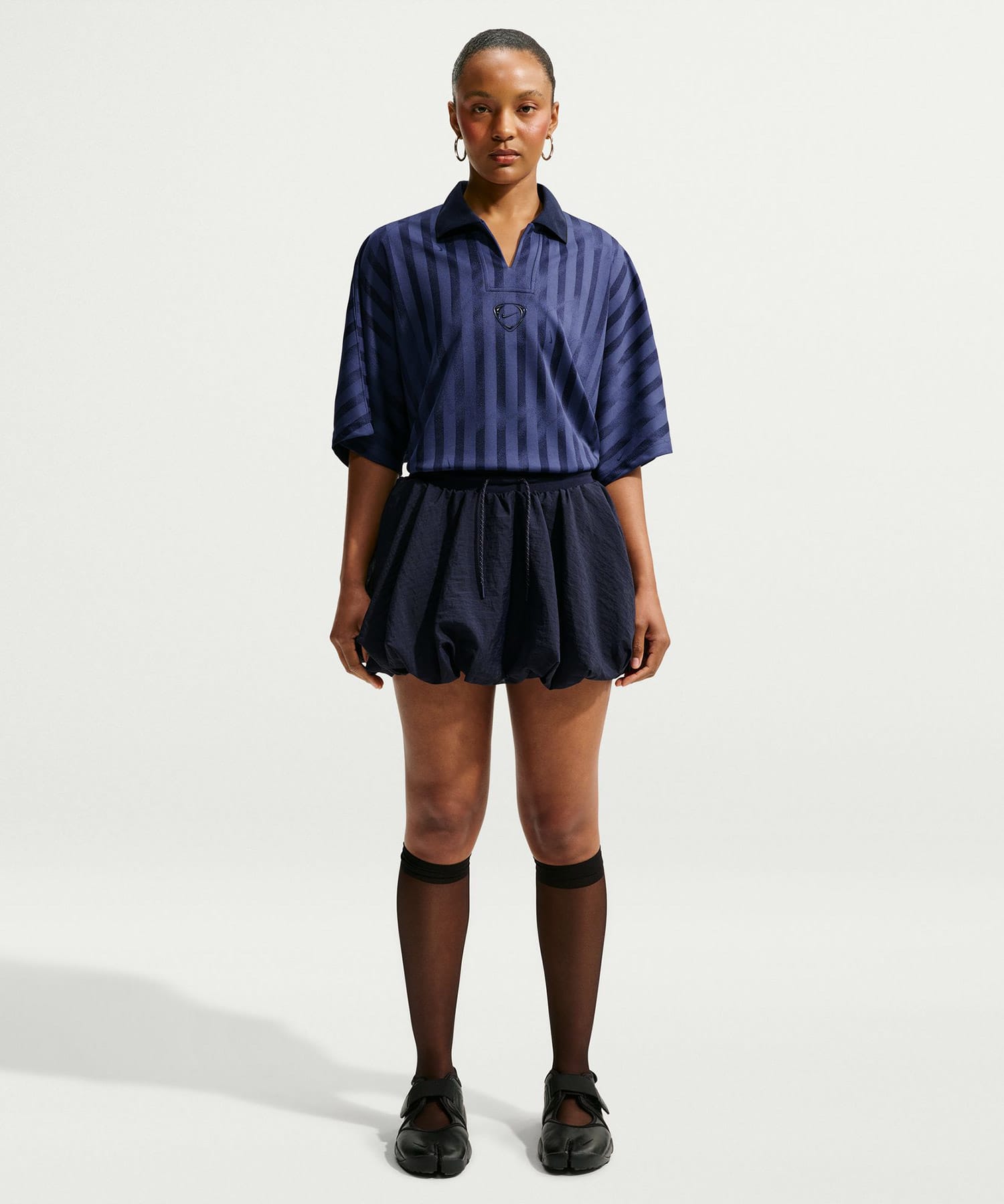 NIKE W RNWY JERSEY TOP BLACKの画像