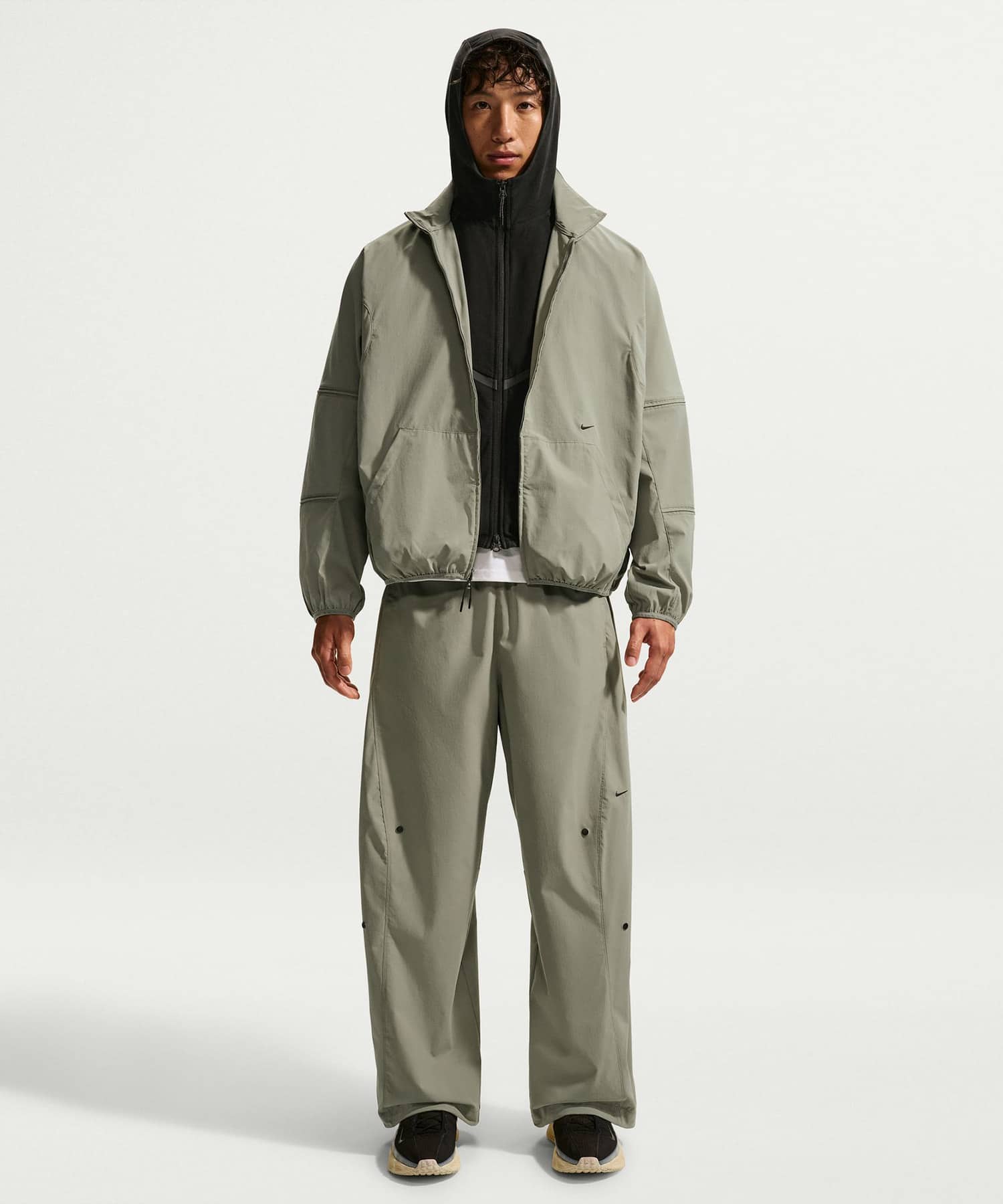 NIKE AS M NK UV TECH FZ HELIOS SUN JACKET GRAYの画像