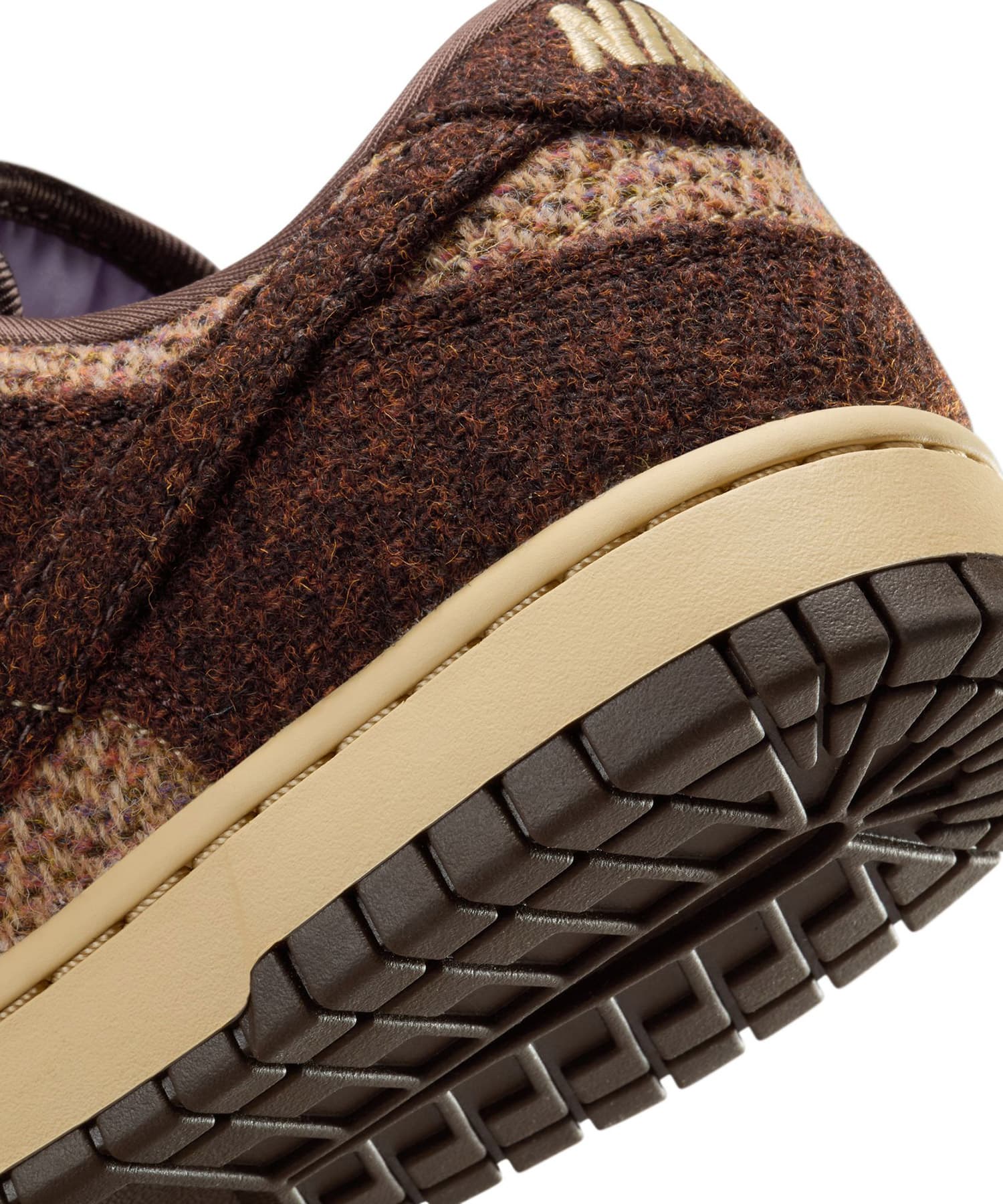 NIKE W DUNK LOW QS x Harris Tweed® SESAME/BAROQUE BROWN-VIOLET MISTの画像
