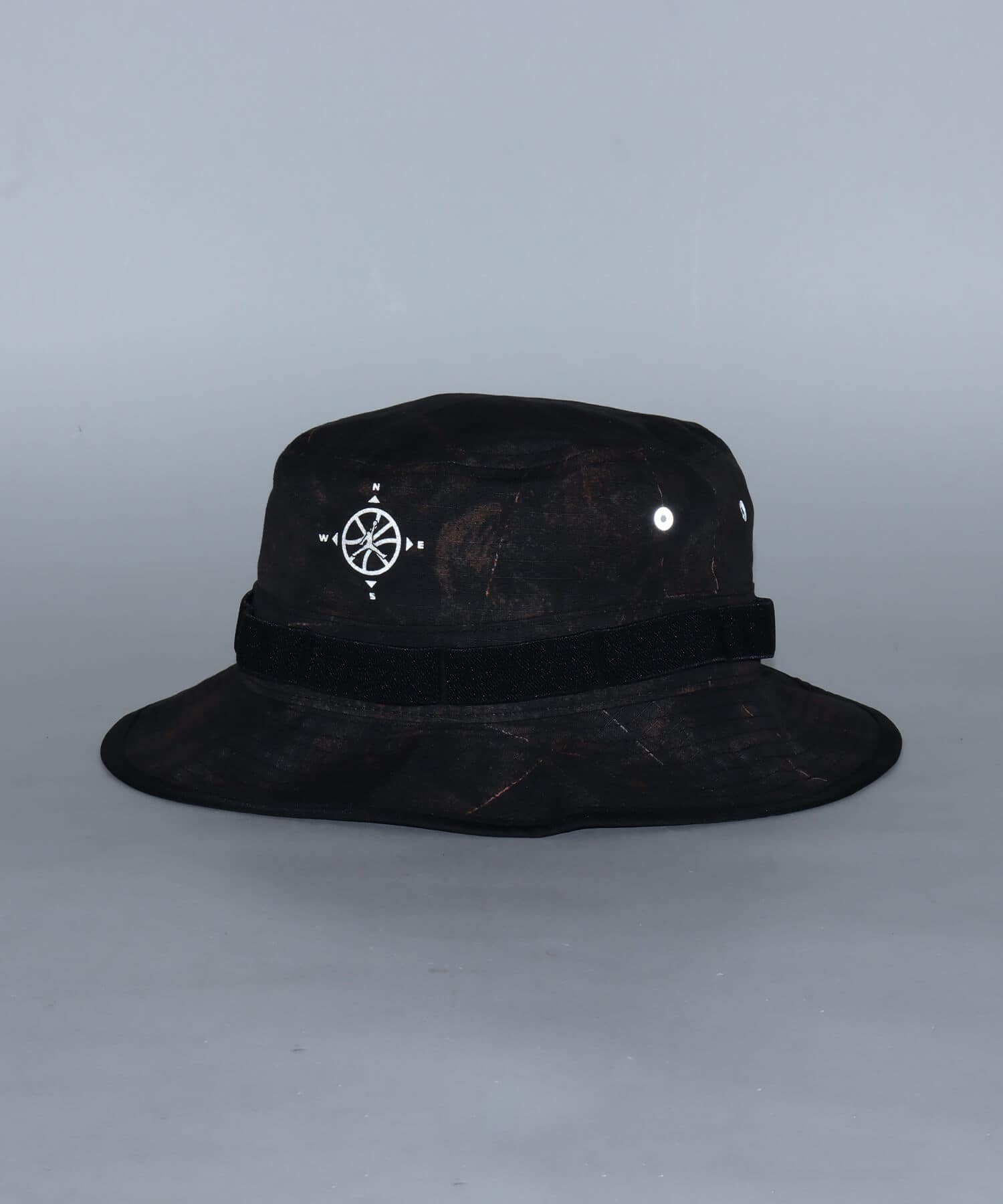 JORDAN BRAND U J APEX UTLTY BUCKET AOP HM WHITEの画像