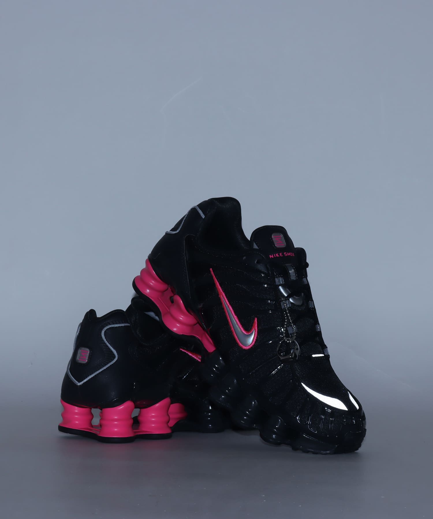 NIKE W SHOX TL OFF NOIR/METALLIC SILVER-HYPER PINKの画像