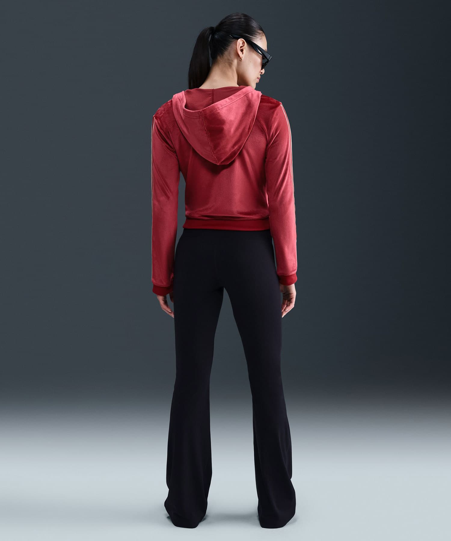 NIKE W NSW TRND VLR FZ HD LS TOP REDの画像