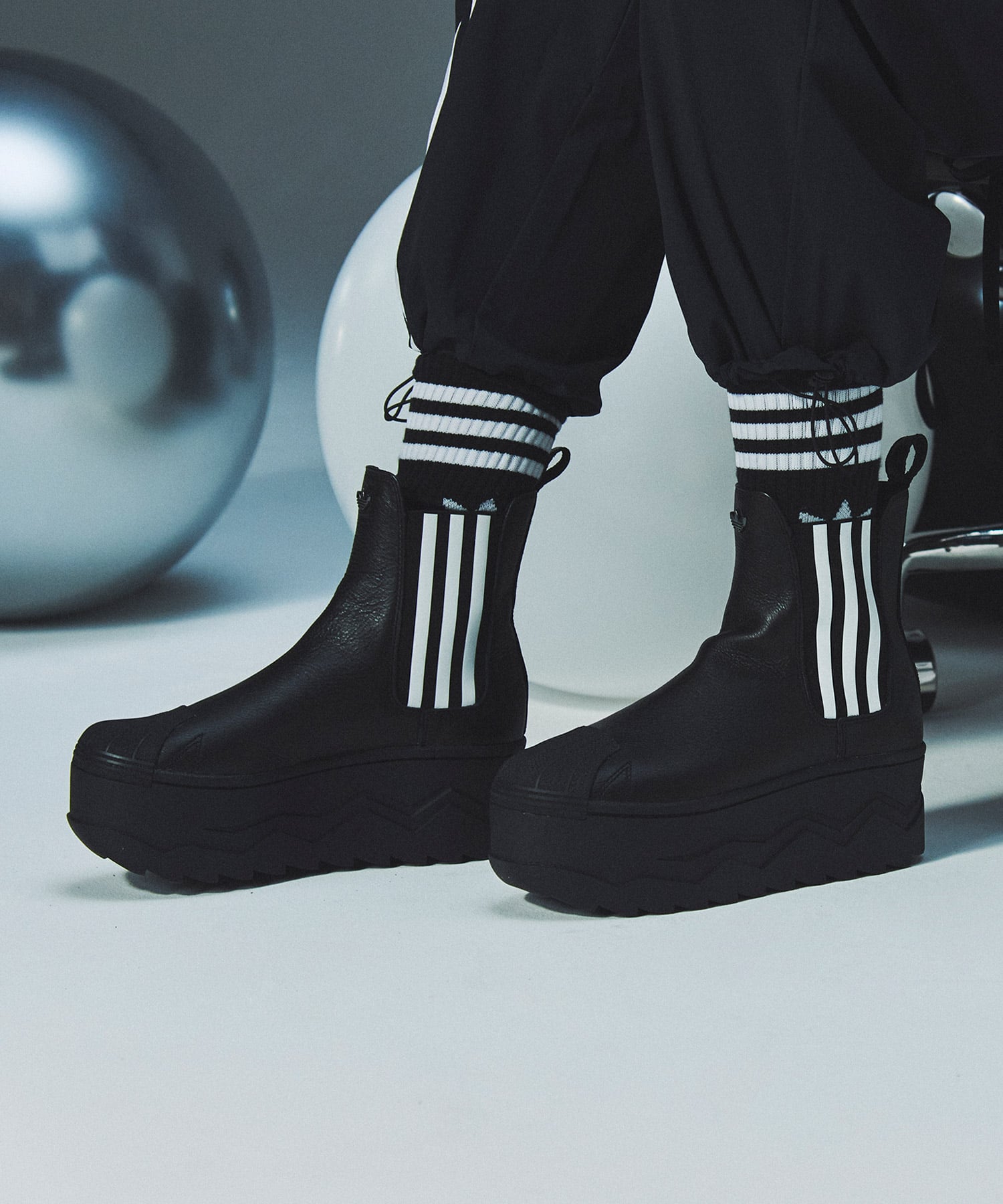 adidas SSTR PLATFORM BOOTS atmos pink CBLACK/FTWWHT/CREWHTの画像