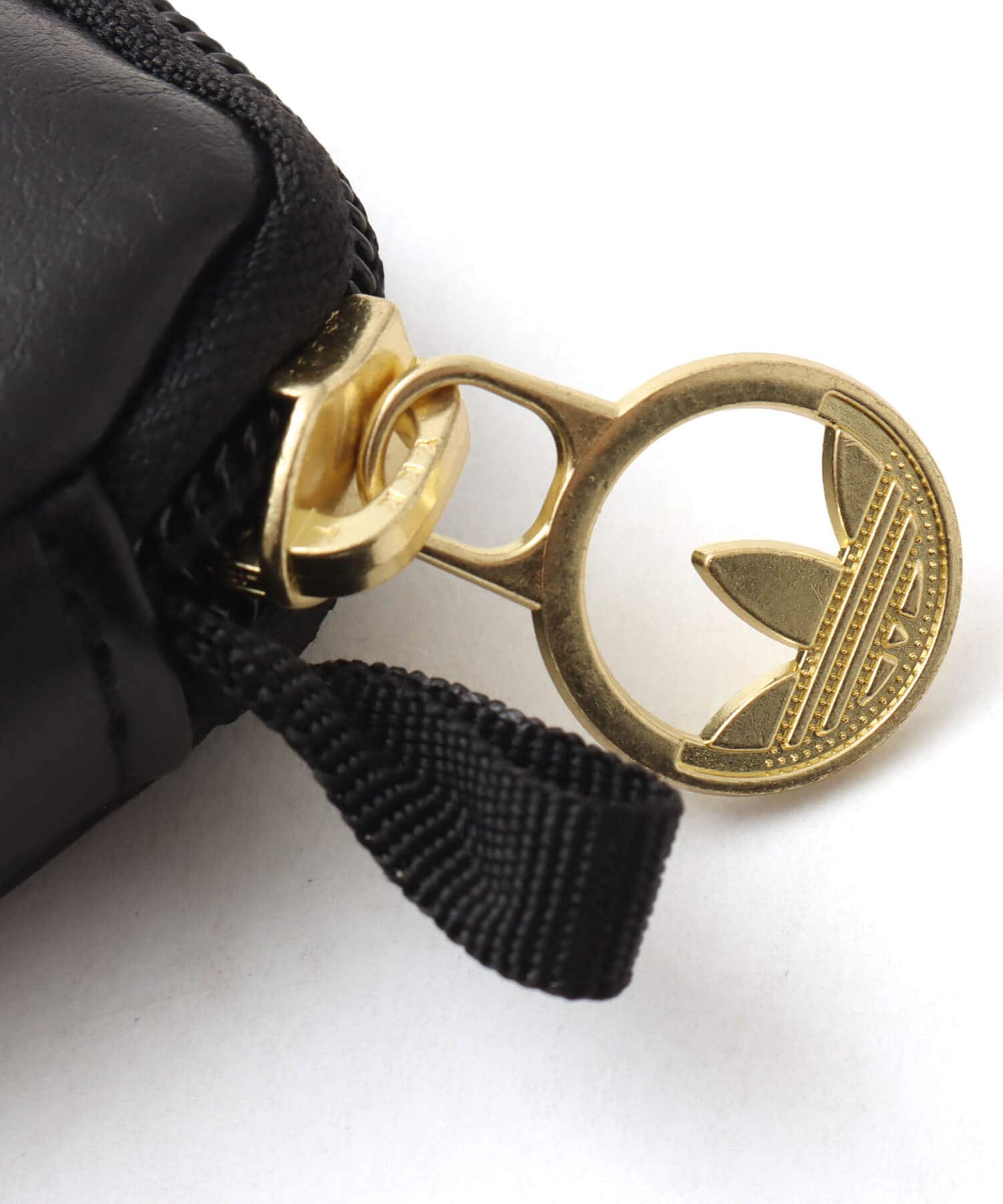 adidas KEY CHAIN ゴールドメタリック/EQTイエロー/セミルシッドレッドの画像