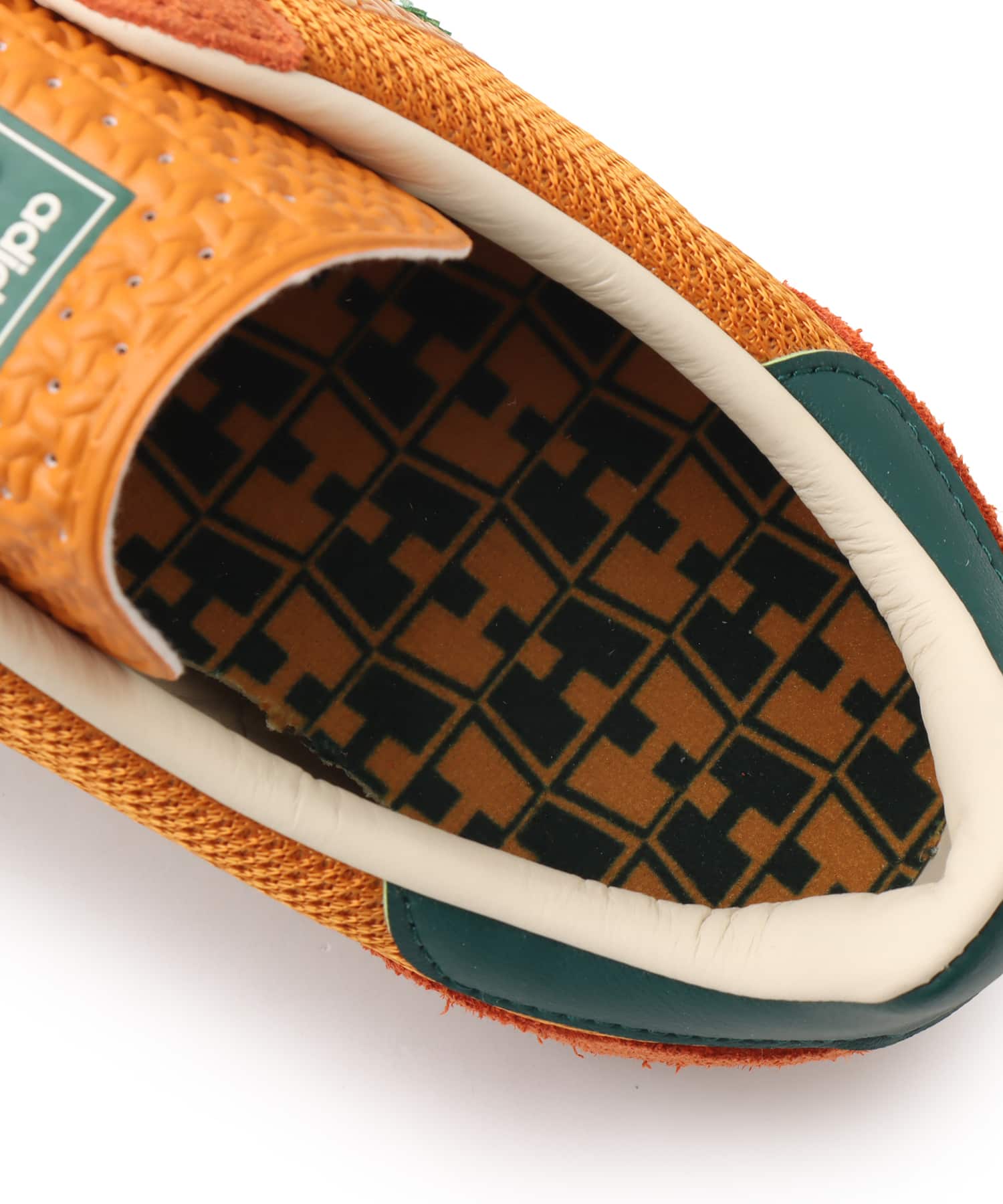 adidas GAZELLE INDOOR X HARDIES RUSORA/CGREEN/GUM5の画像