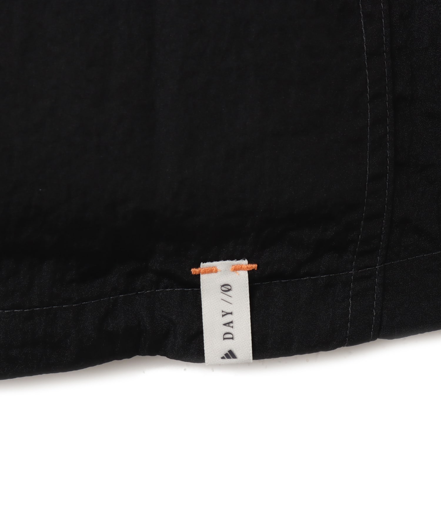 adidas DAY//Ø WOVEN JACKET M ブラックの画像