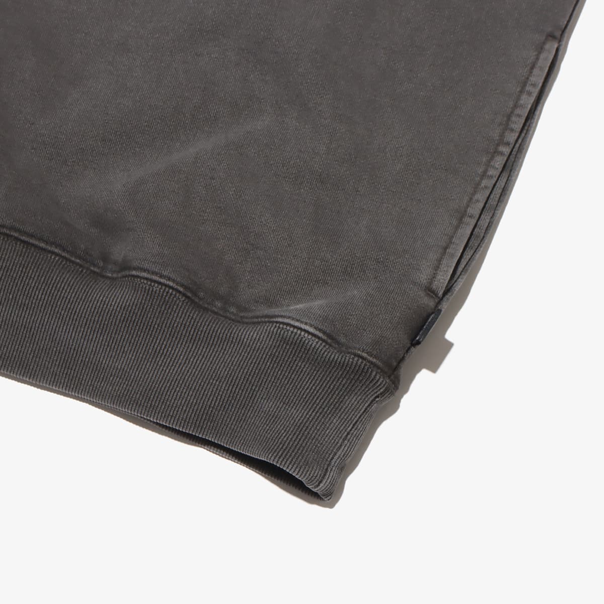 atmos Pigment Dyed Half Zip Sweatshirt BLACKの画像